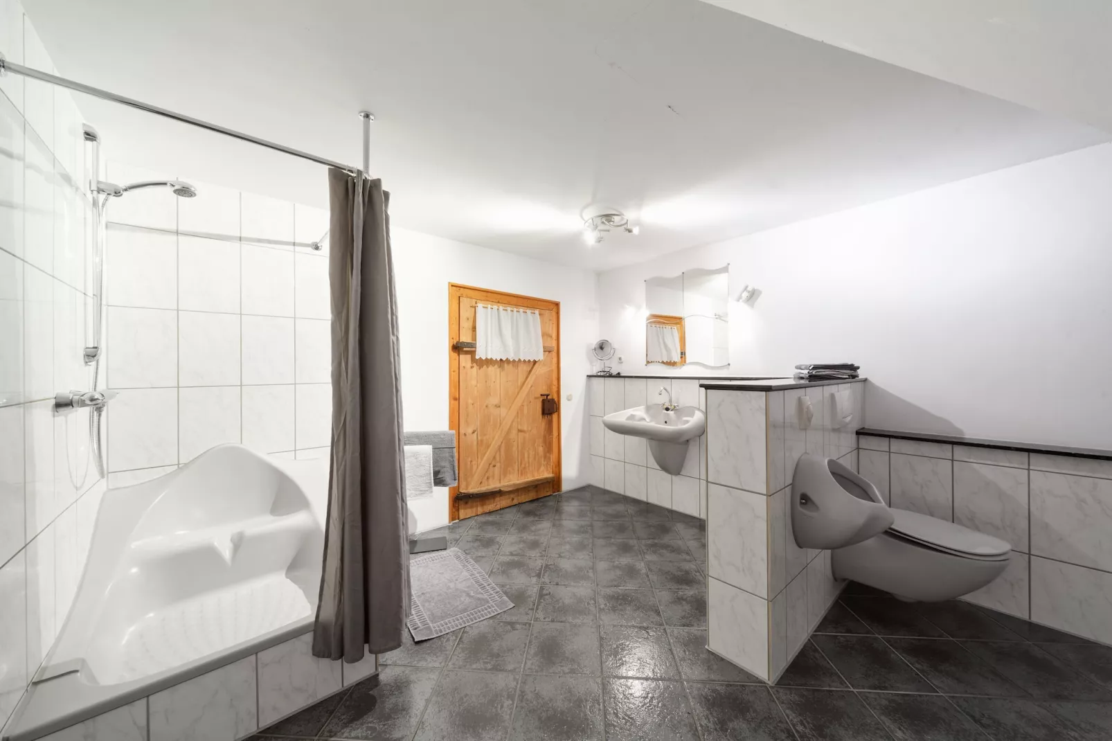 Ferienwohnung auf dem Biobauernhof-Badezimmer