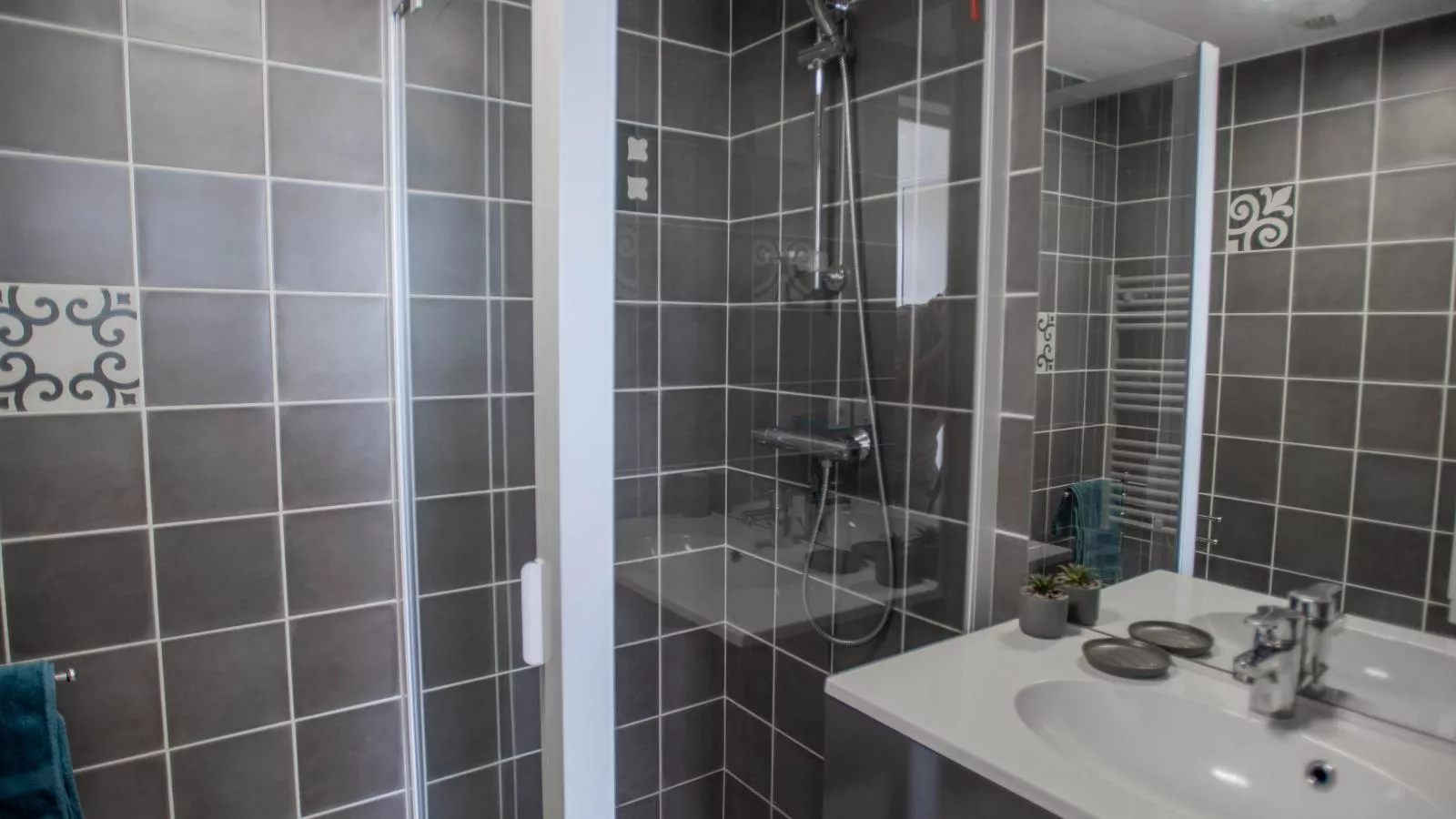 Maison Kiwi-Bathroom