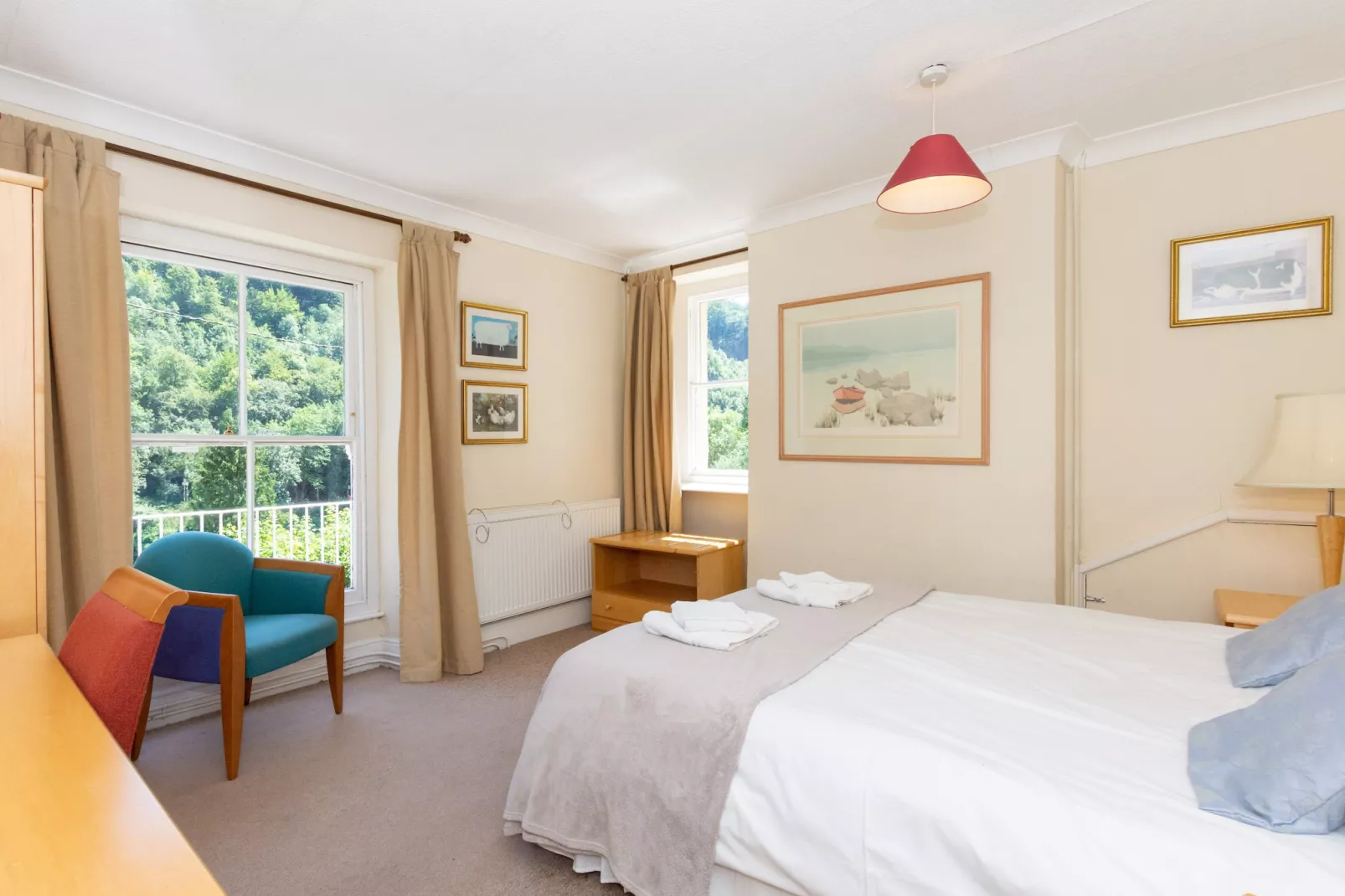 Holly Tree House-Bedroom