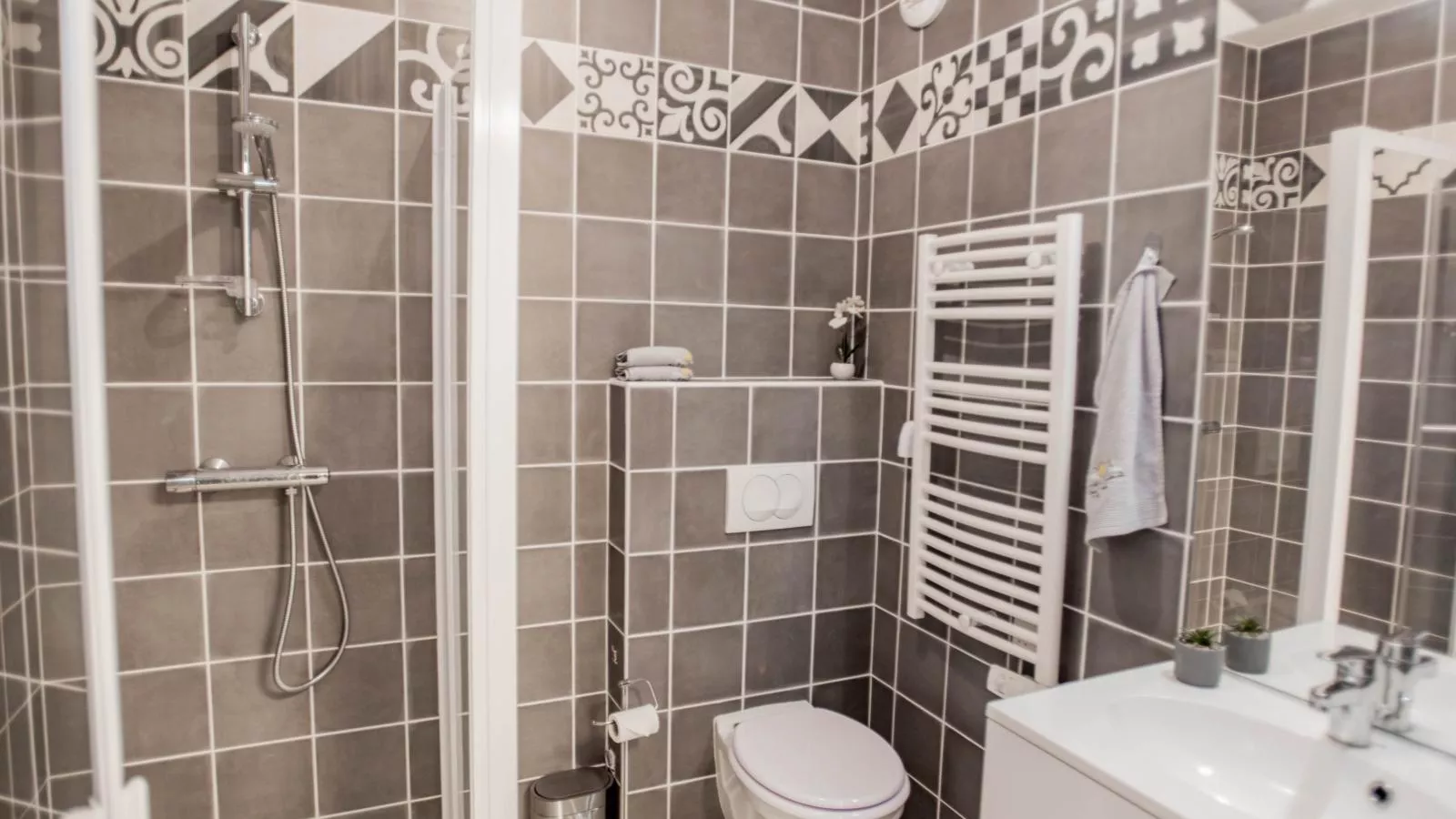 Maison Kiwi-Bathroom