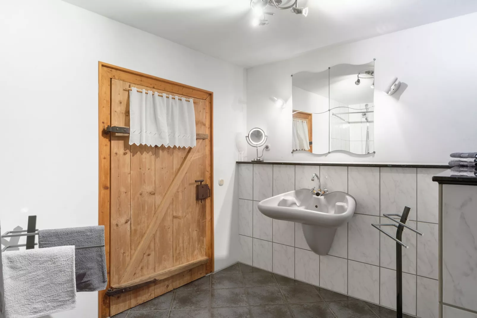 Ferienwohnung auf dem Biobauernhof-Badezimmer