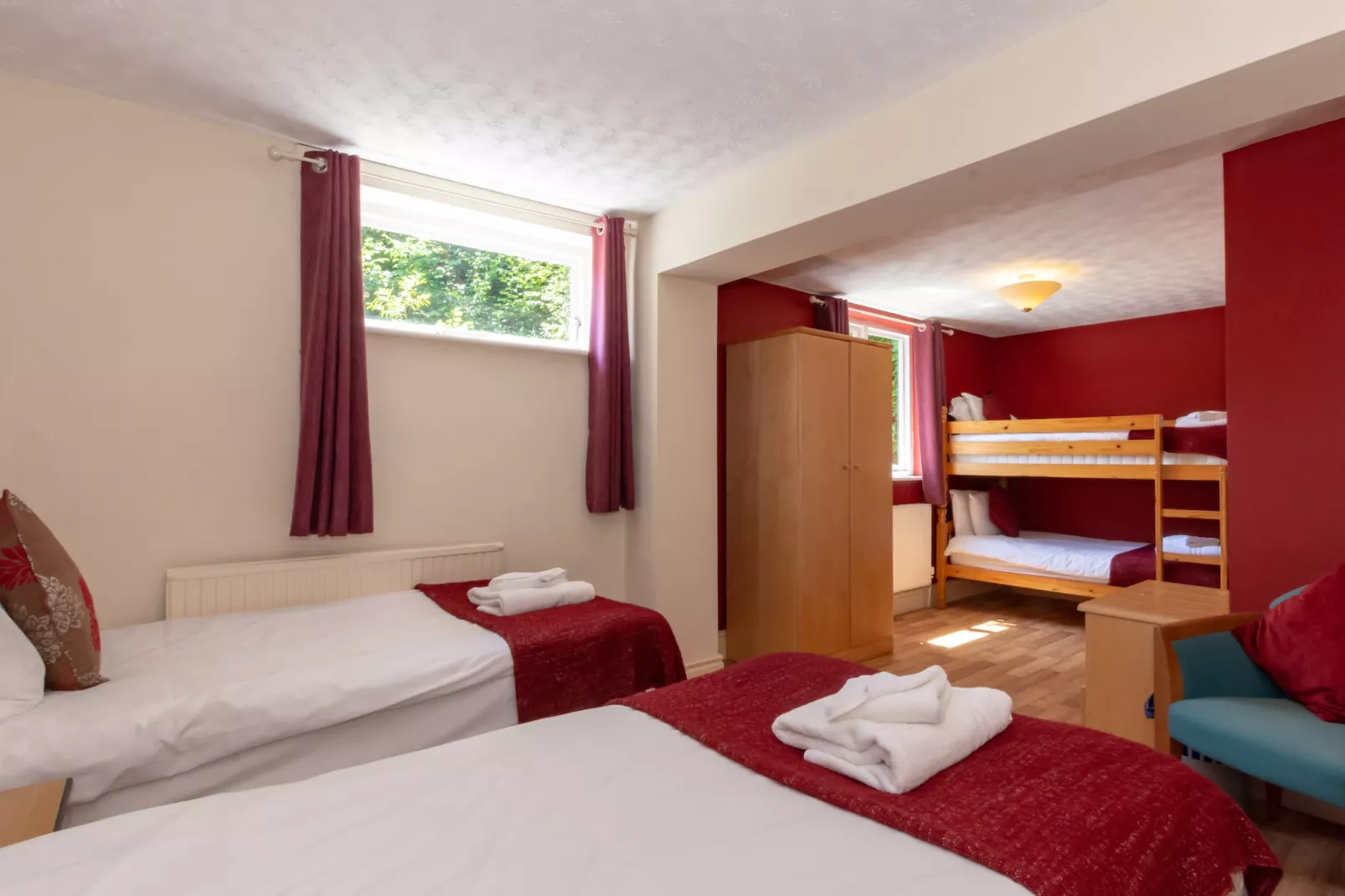 Holly Tree House-Bedroom