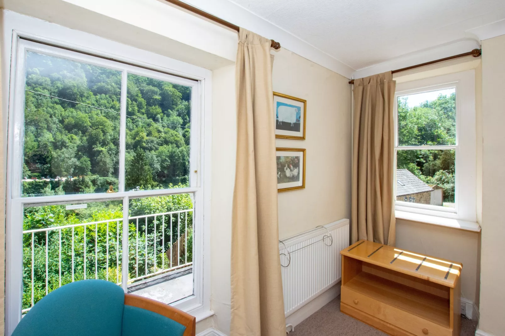 Holly Tree House-Bedroom