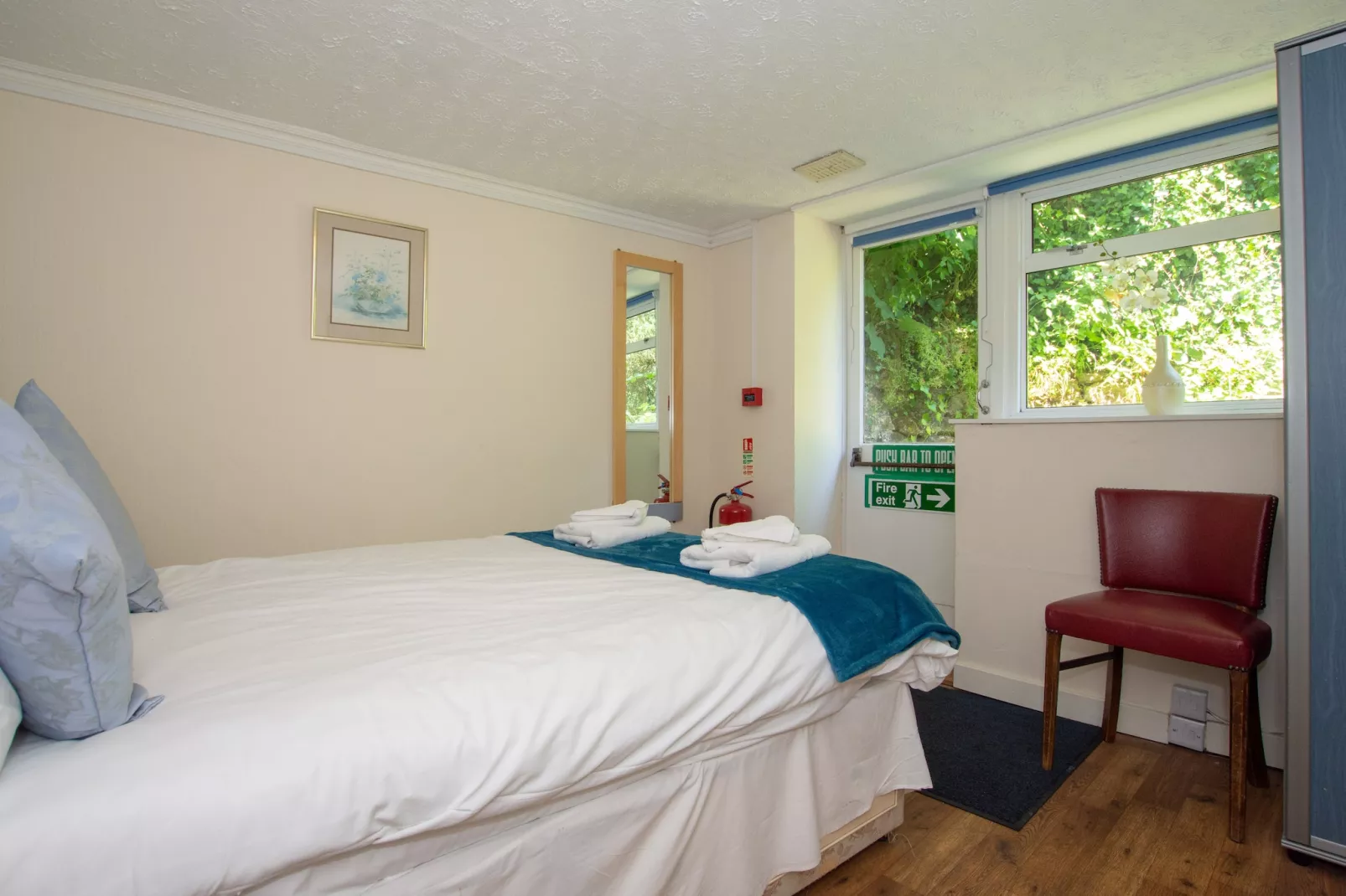 Holly Tree House-Bedroom