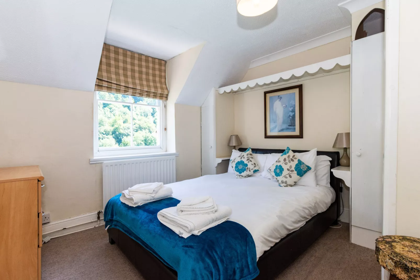 Holly Tree House-Bedroom