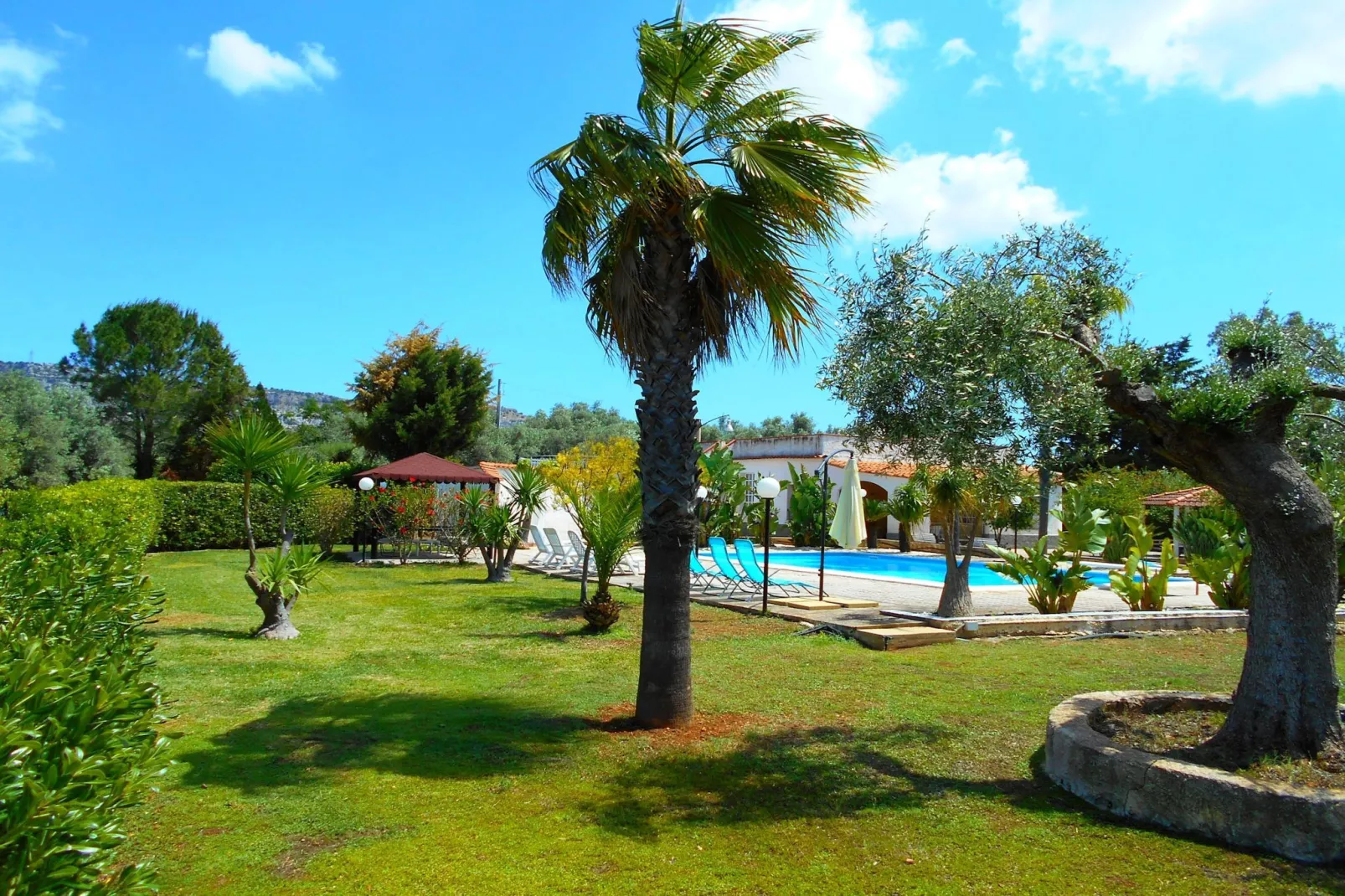 Villa Venera-Gardens in summer