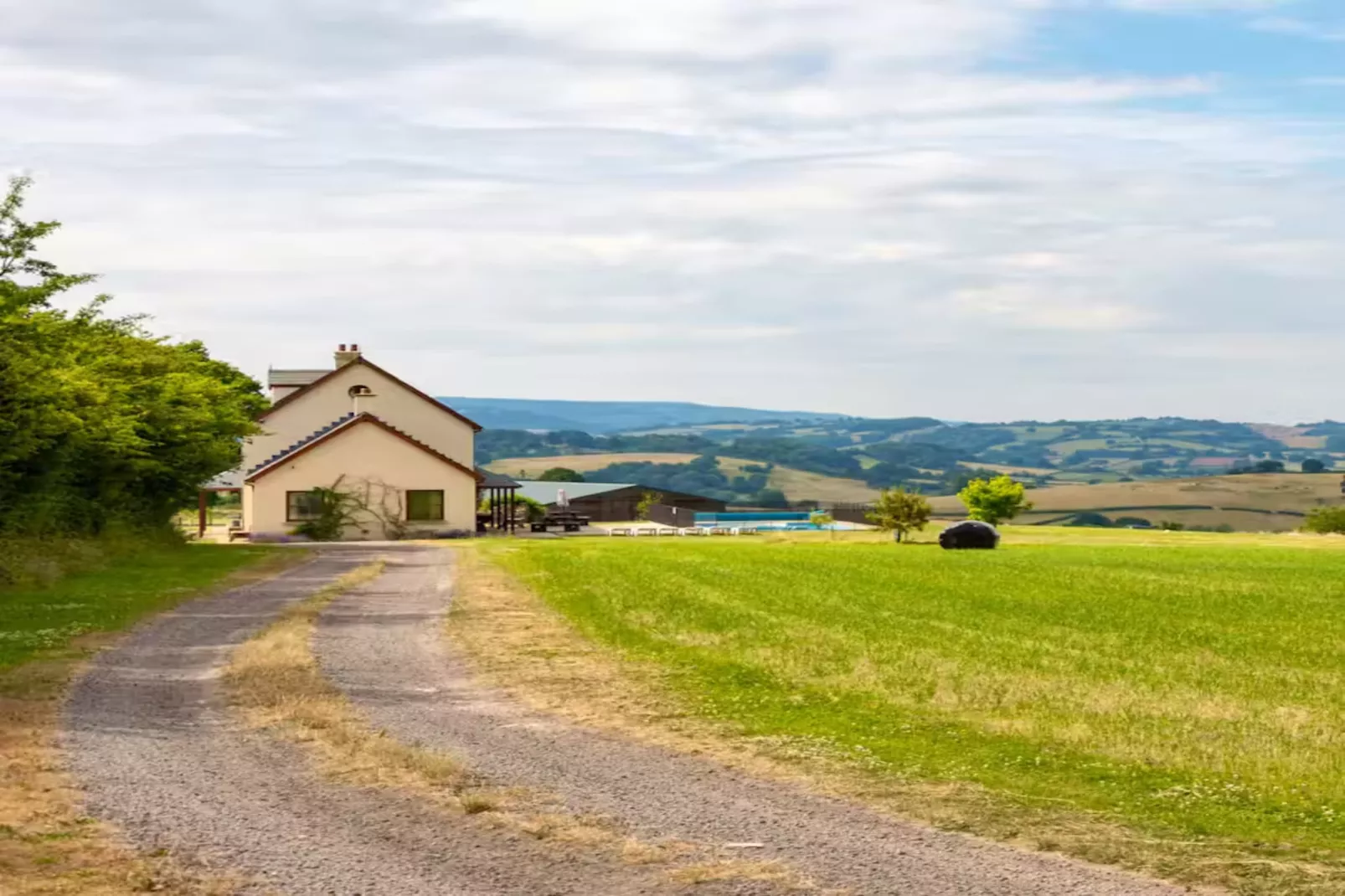 High Cloud Farm & Barn-Areas within 1km in summer