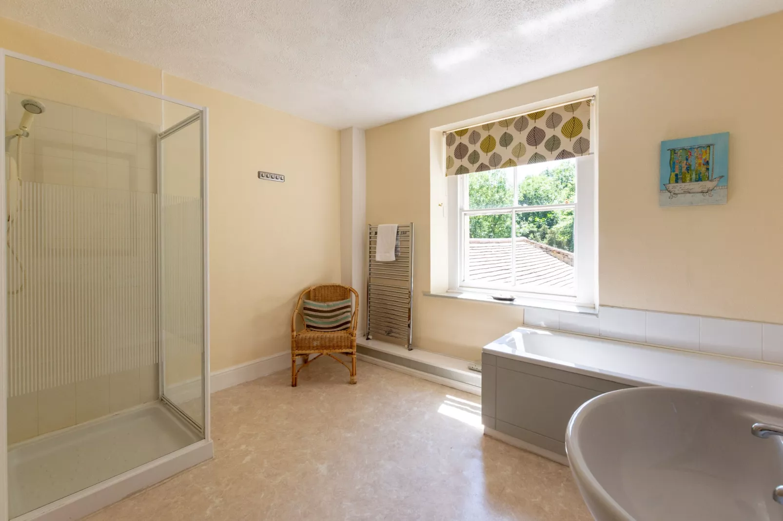 Holly Tree House-Bathroom