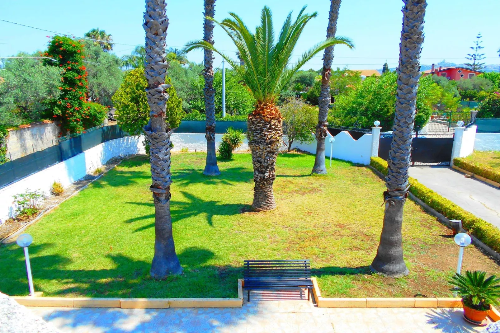 Villa Nuzzo-Gardens in summer