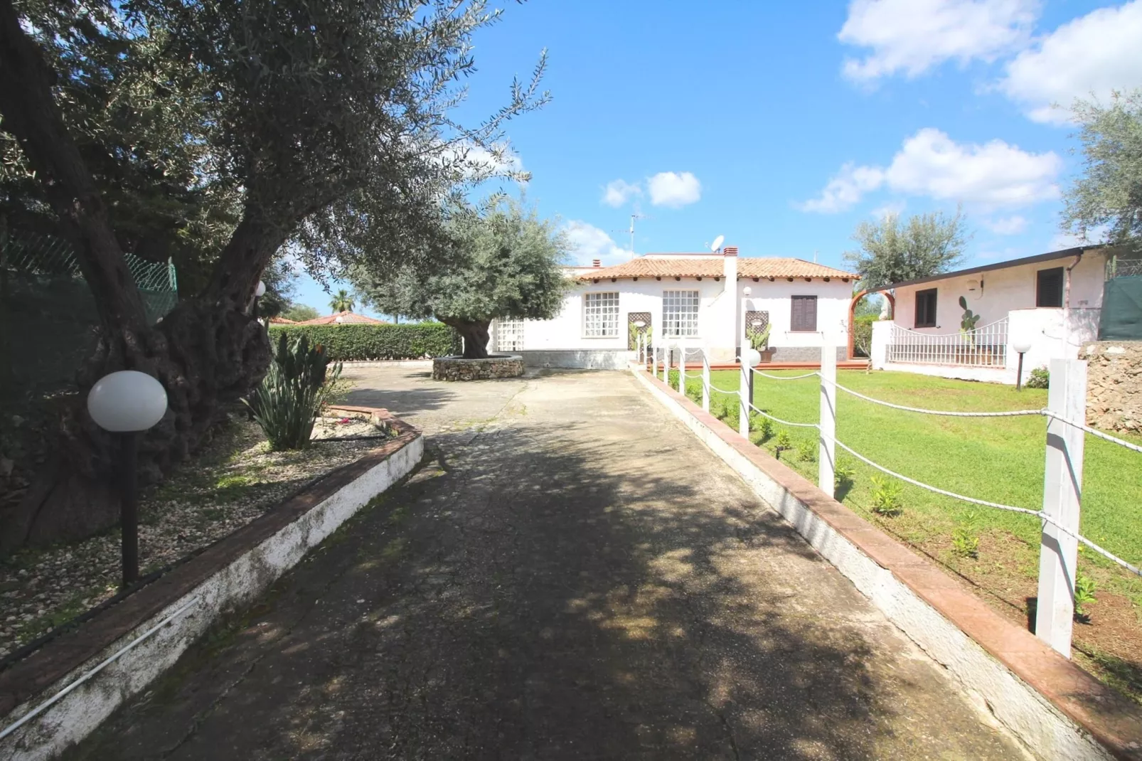 Villa Venera-Gardens in summer