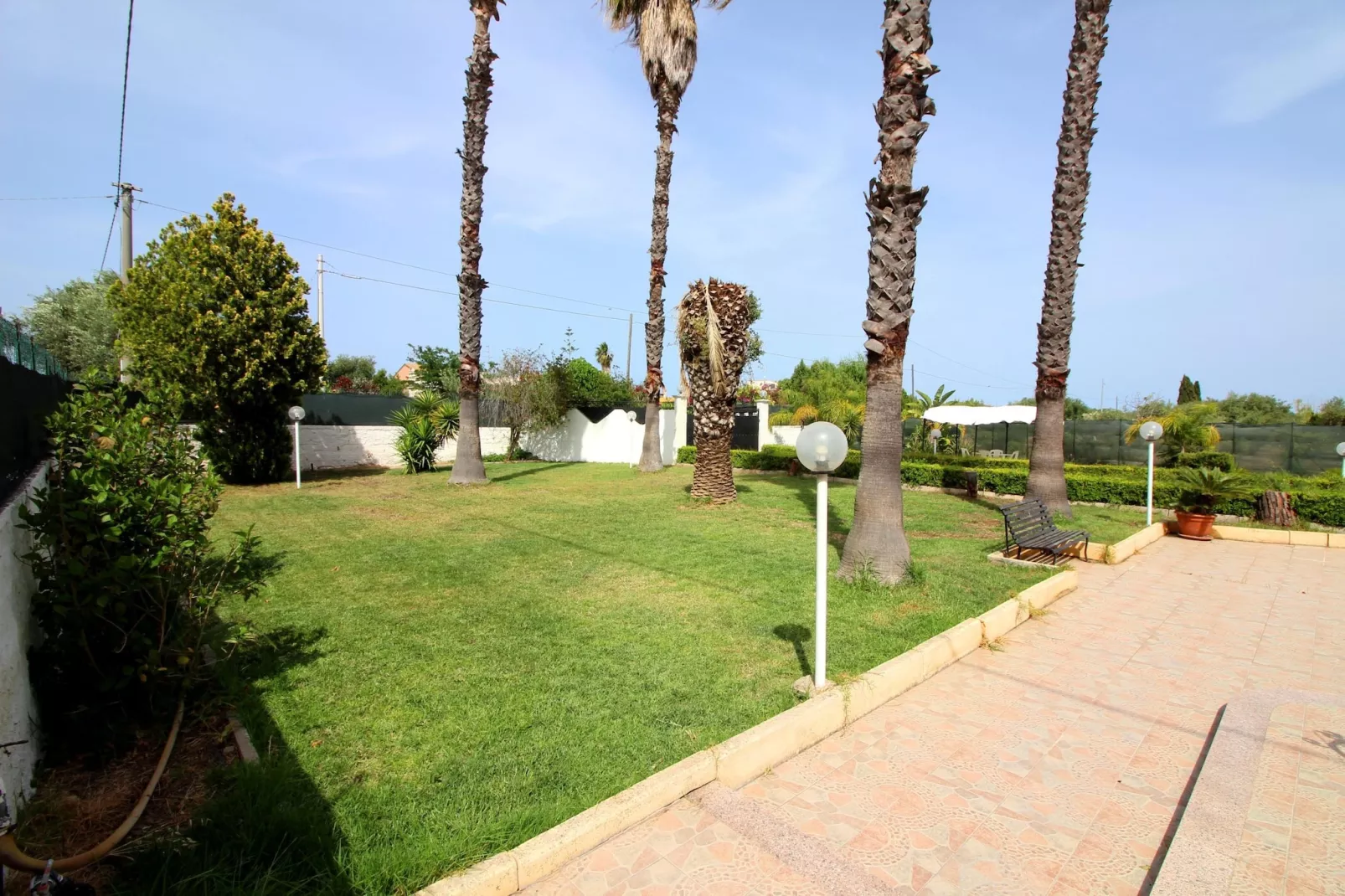 Villa Nuzzo-Gardens in summer