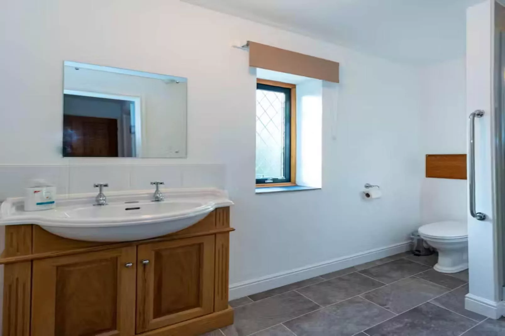 Manor on the Monnow-Bathroom