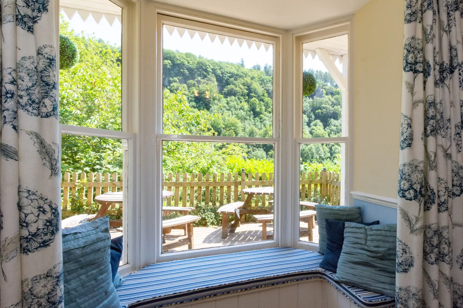 Holly Tree House-Terrace balcony