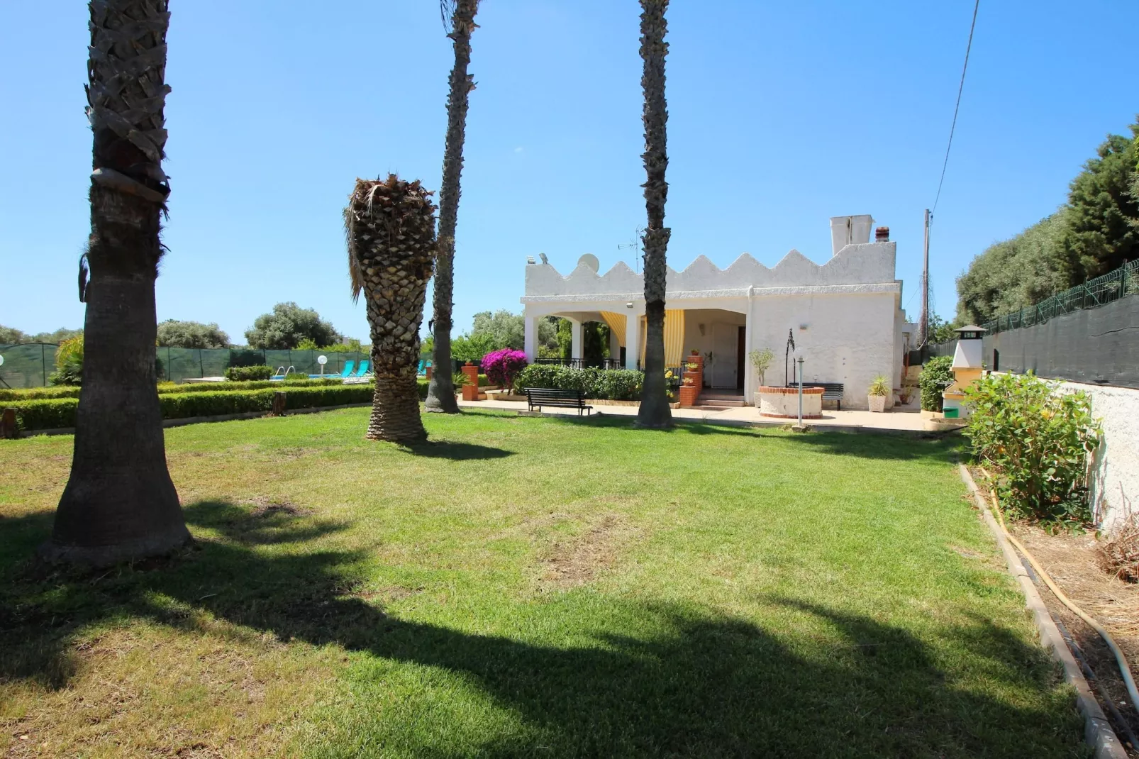 Villa Nuzzo-Gardens in summer