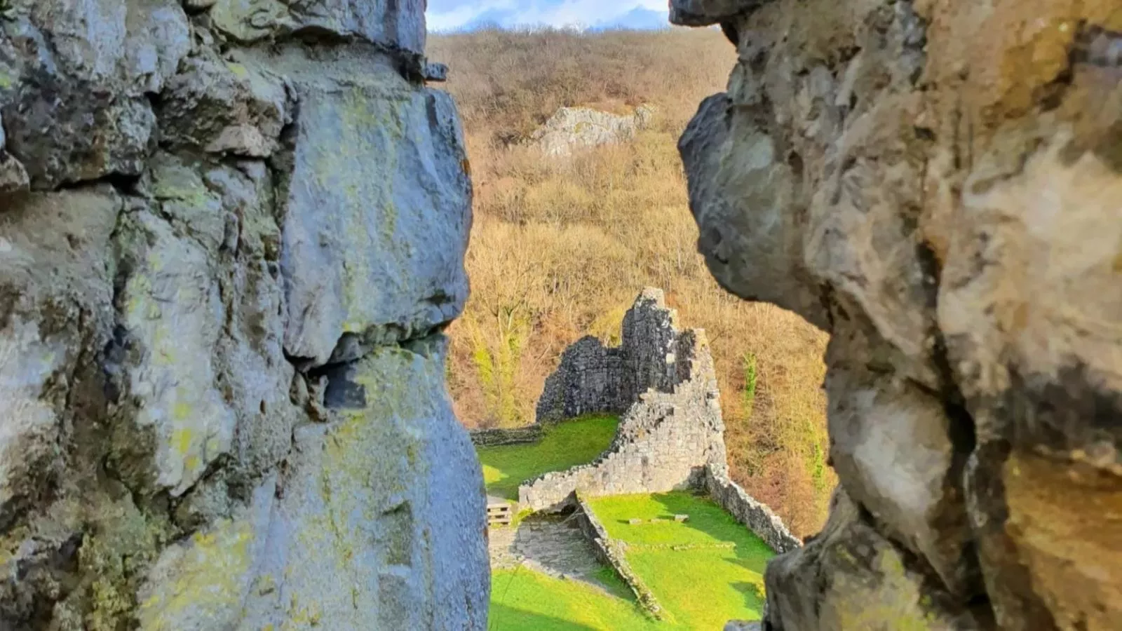 Gite de Montaigle-Zones été à 1 km
