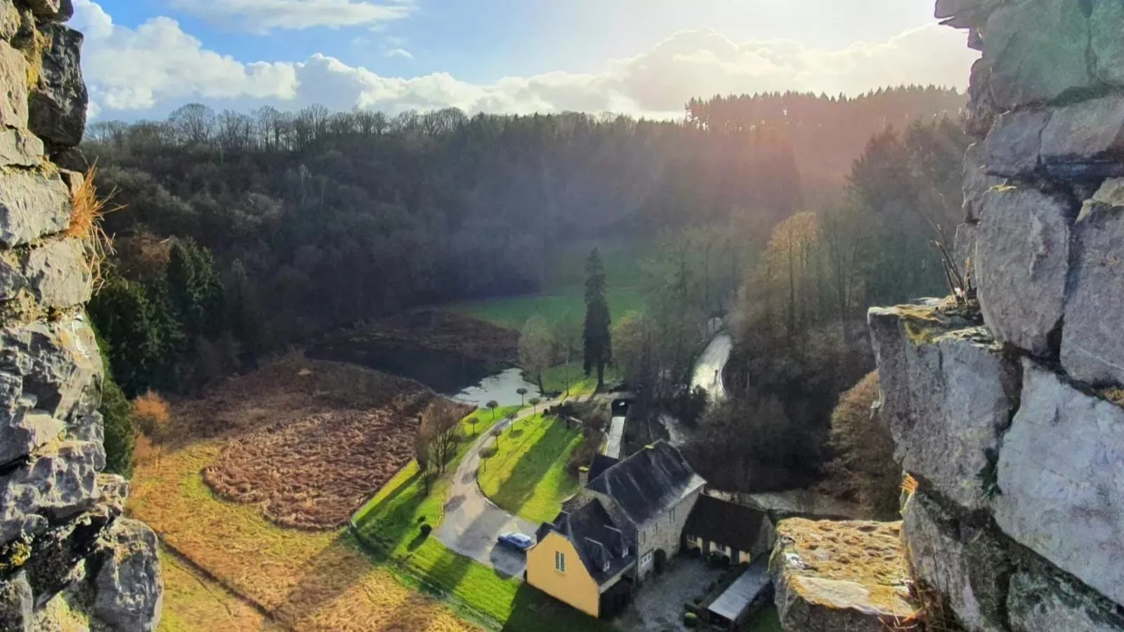 Gite de Montaigle-Zones été à 1 km