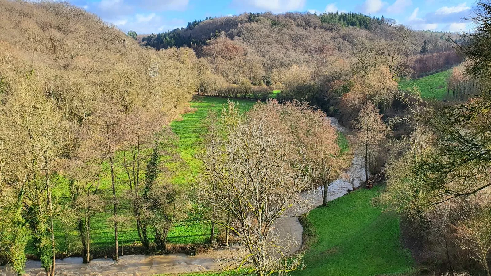 Gite de Montaigle-Zones été à 1 km