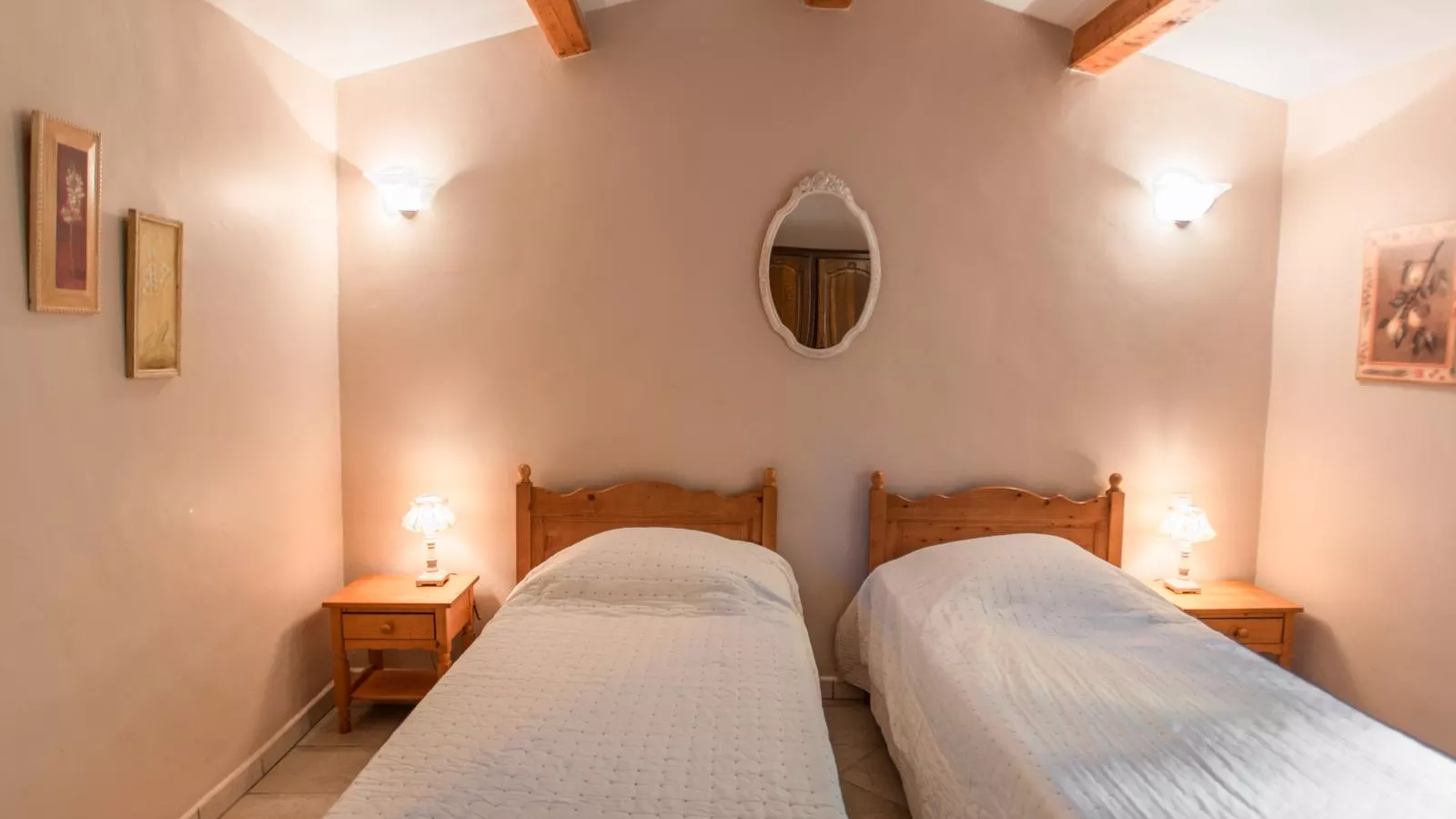Orchidée-Bedroom