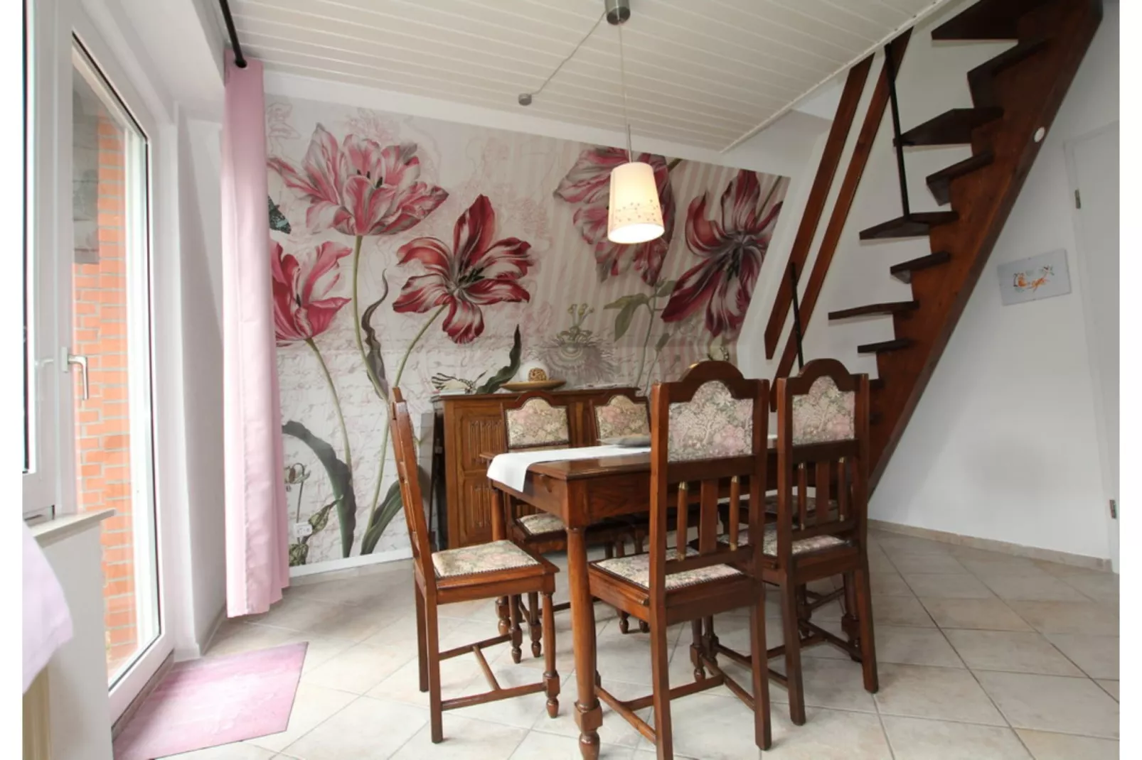 Toms Hütte 16-Dining room