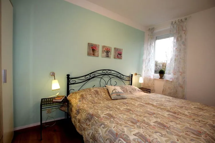 Reihenbungalow mit Terrasse in Dornumersiel-Schlafzimmer