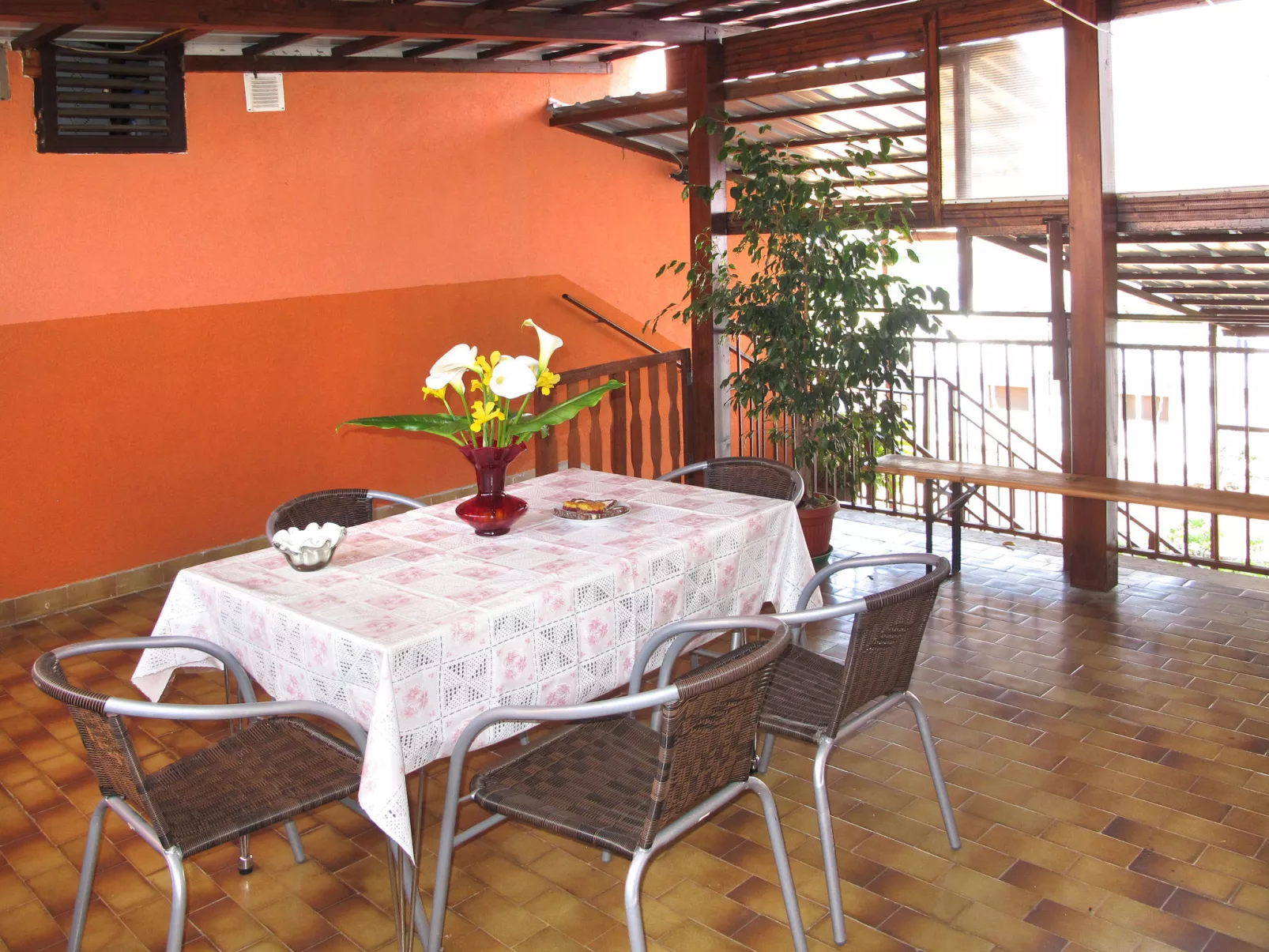 Lina (PUL305) - Inside