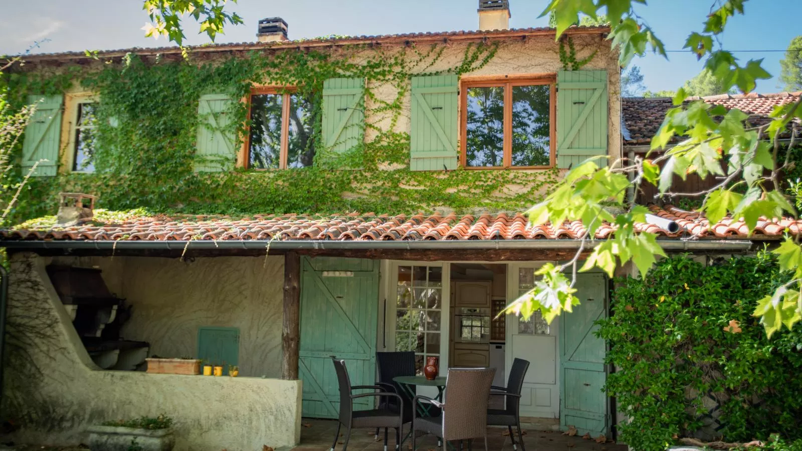 Maison Azuria-Außenbereich Sommer