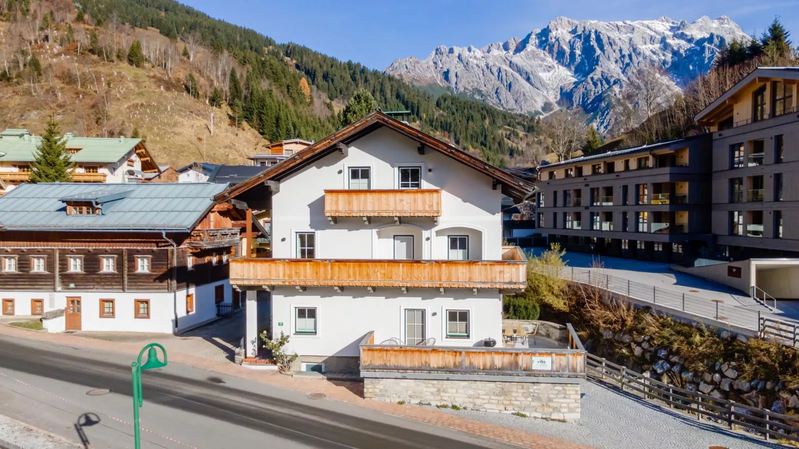 Leni-Exterior in summer