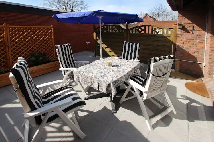 Ferienwohnung mit Sonnenterrasse in Dornumersiel-Terrasse/Balkon