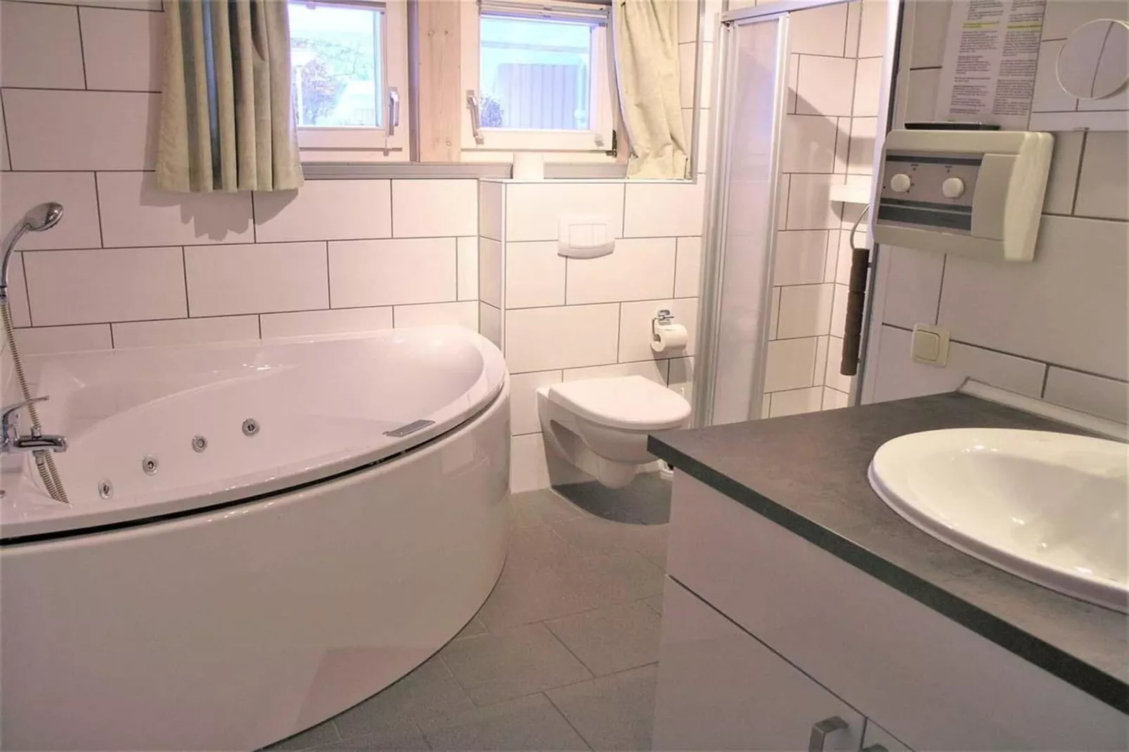 FH Seeschwalbe 240-Badezimmer