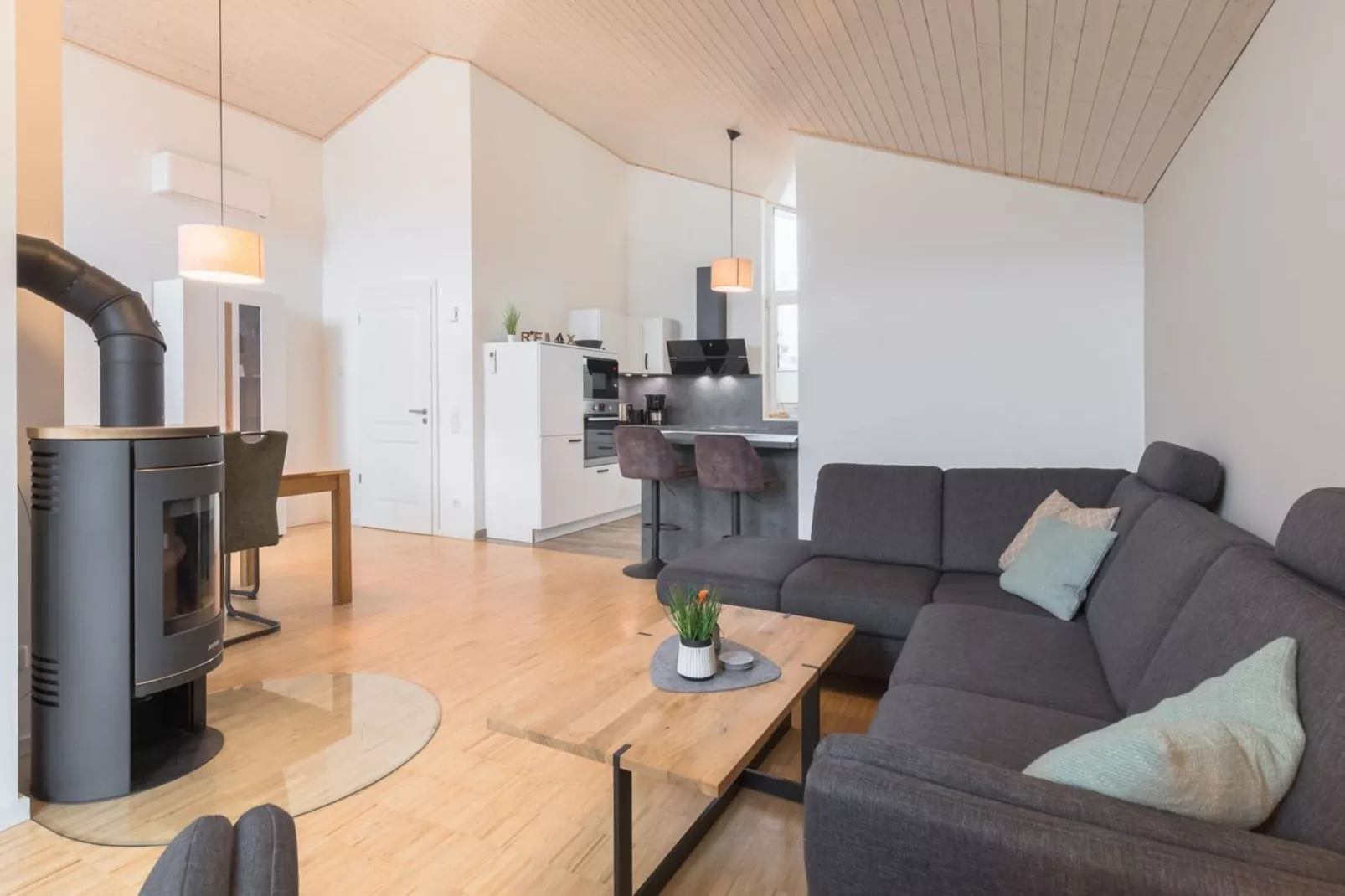 FH Seeschwalbe 330-Wohnzimmer