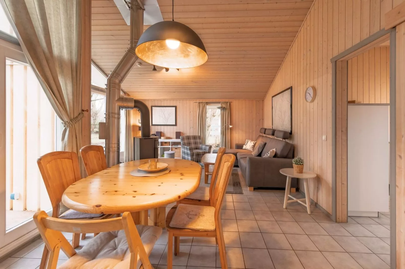 FH Seeschwalbe 241-Esszimmer