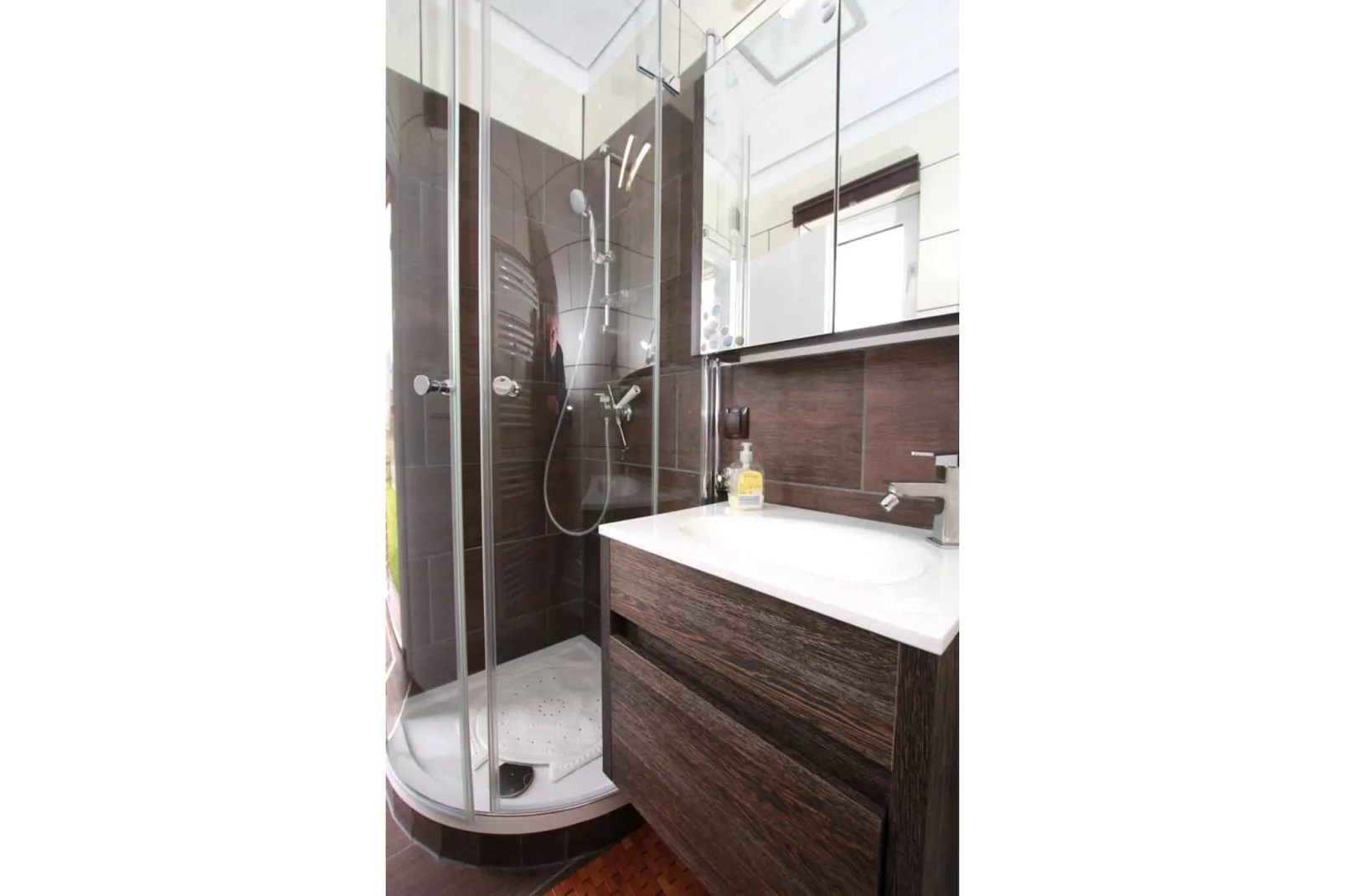 Toms Hütte 16-Bathroom