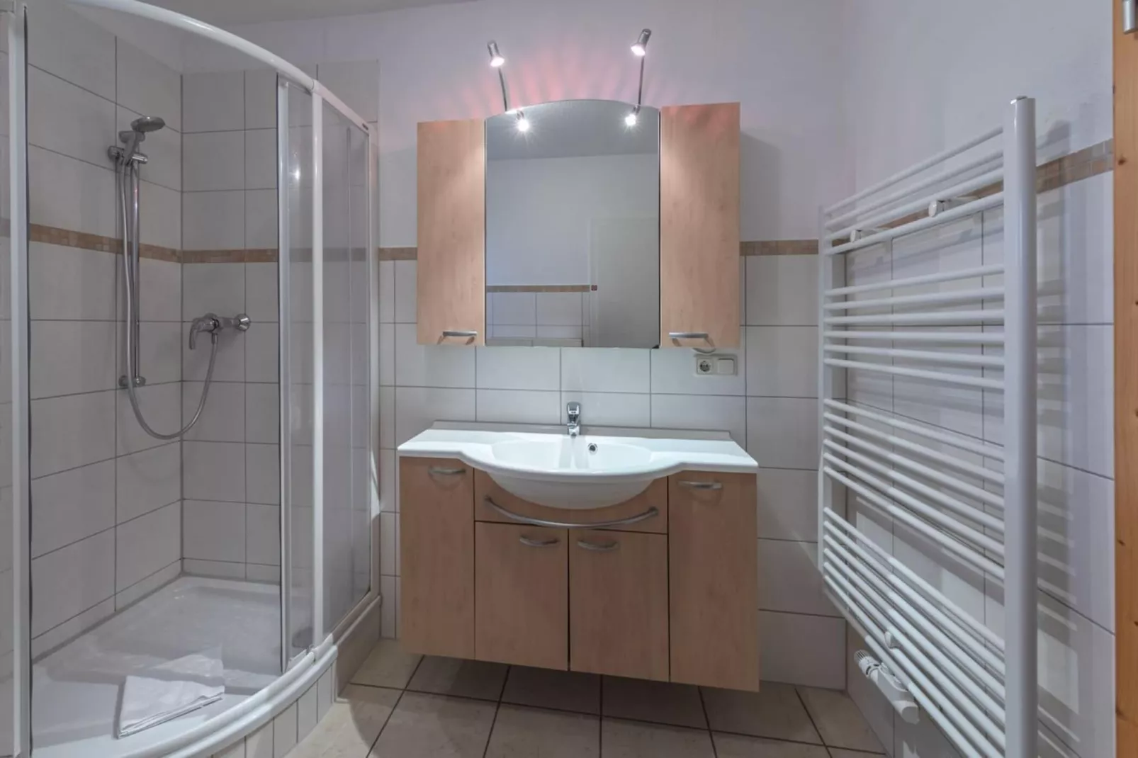 Kapitänshaus Gartendeck 64 qm Nr 492-Bathroom