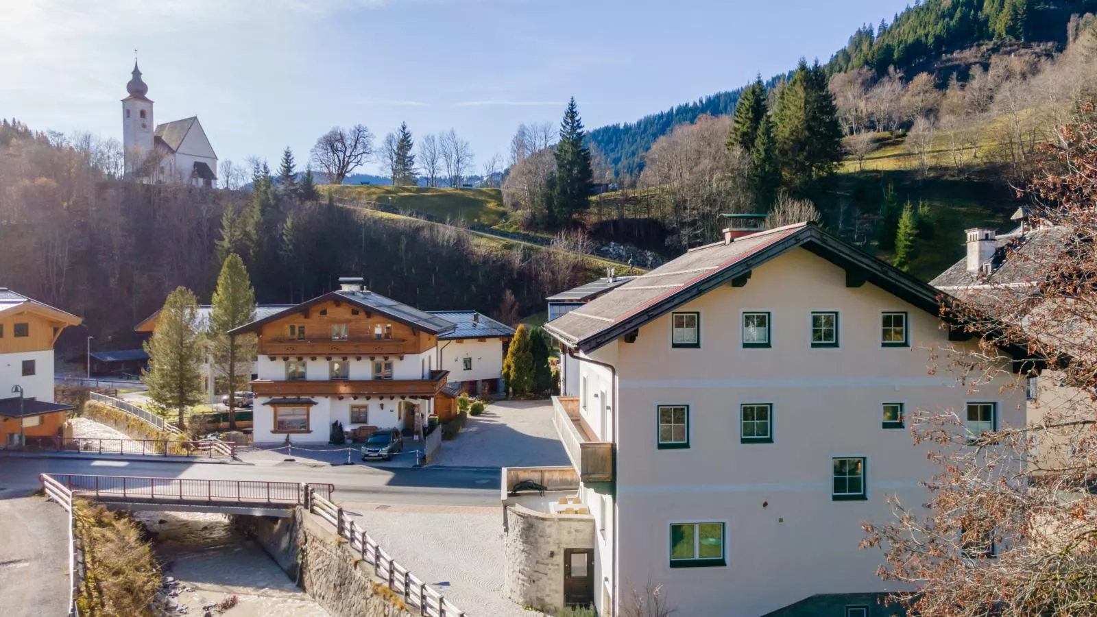 Leni-Exterior in summer