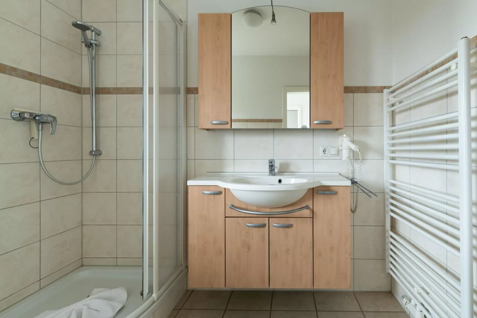 Kapitänshaus Gartendeck 64 qm Nr 442-Salle de bain