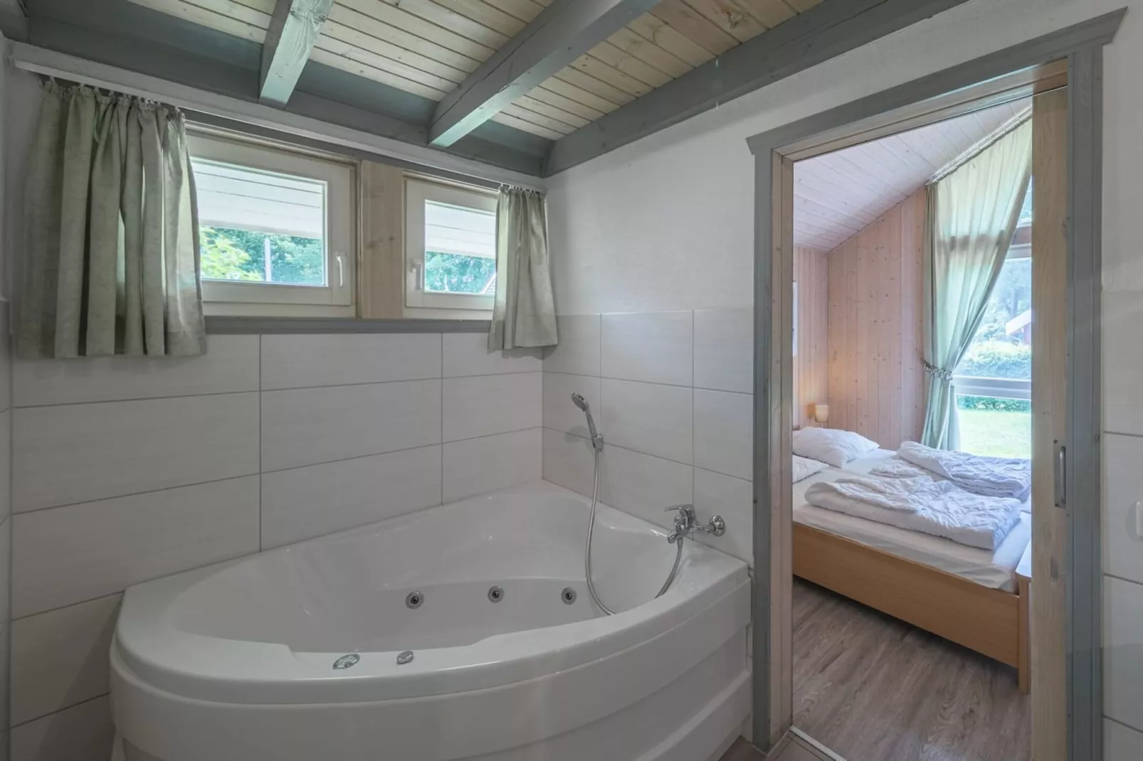 Kranich 244-Bathroom