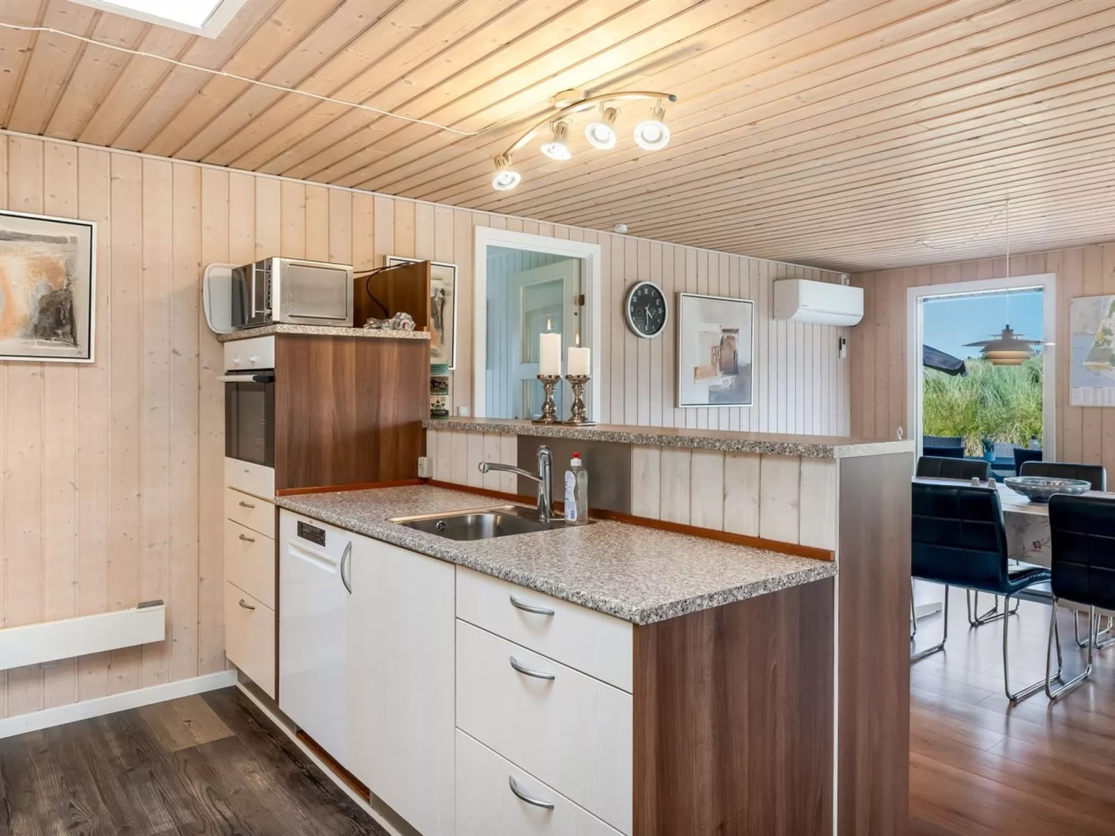 "Ottar" - 400m from the sea-Inside