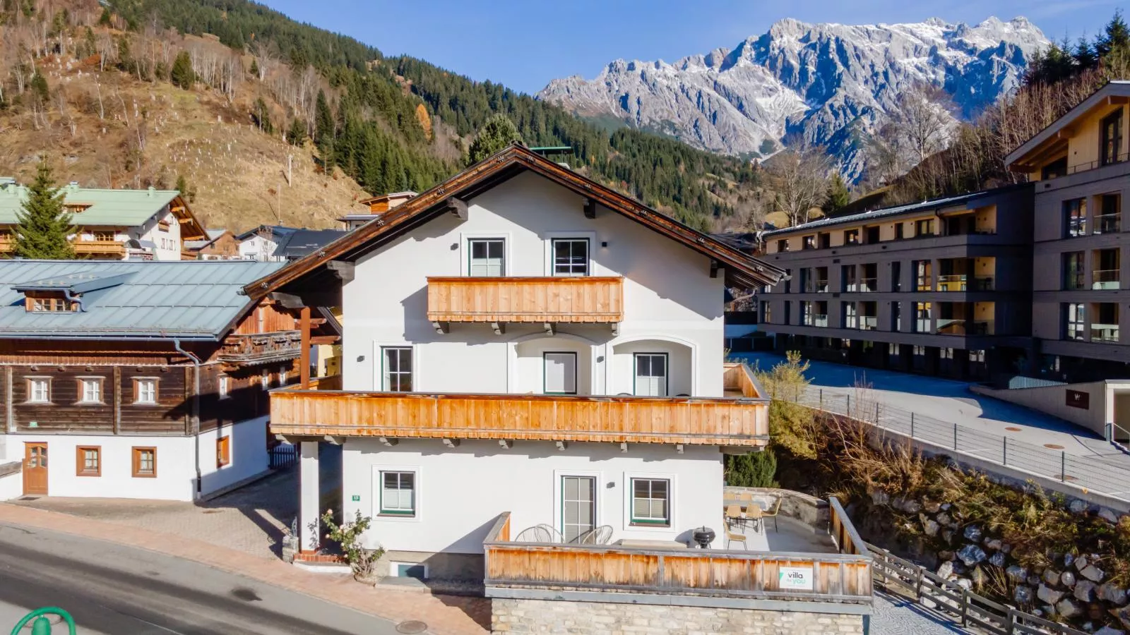 Leni-Exterior in summer