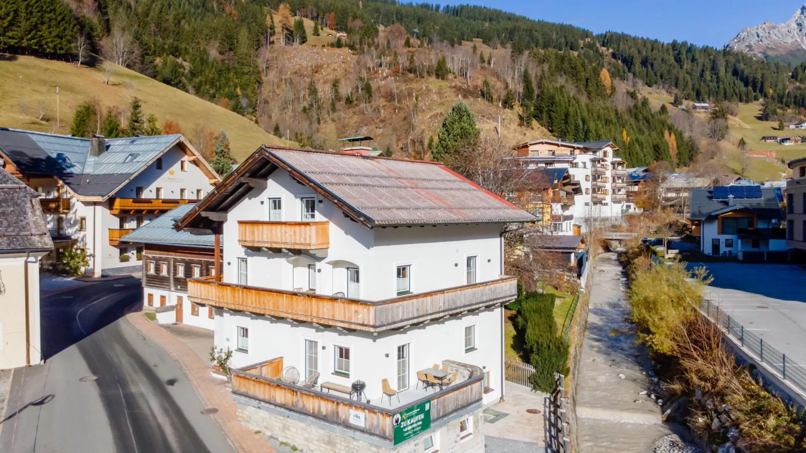 Leni-Exterior in summer