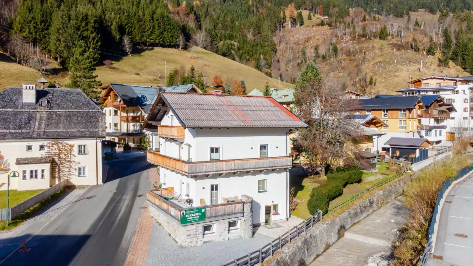 Leni-Exterior in summer