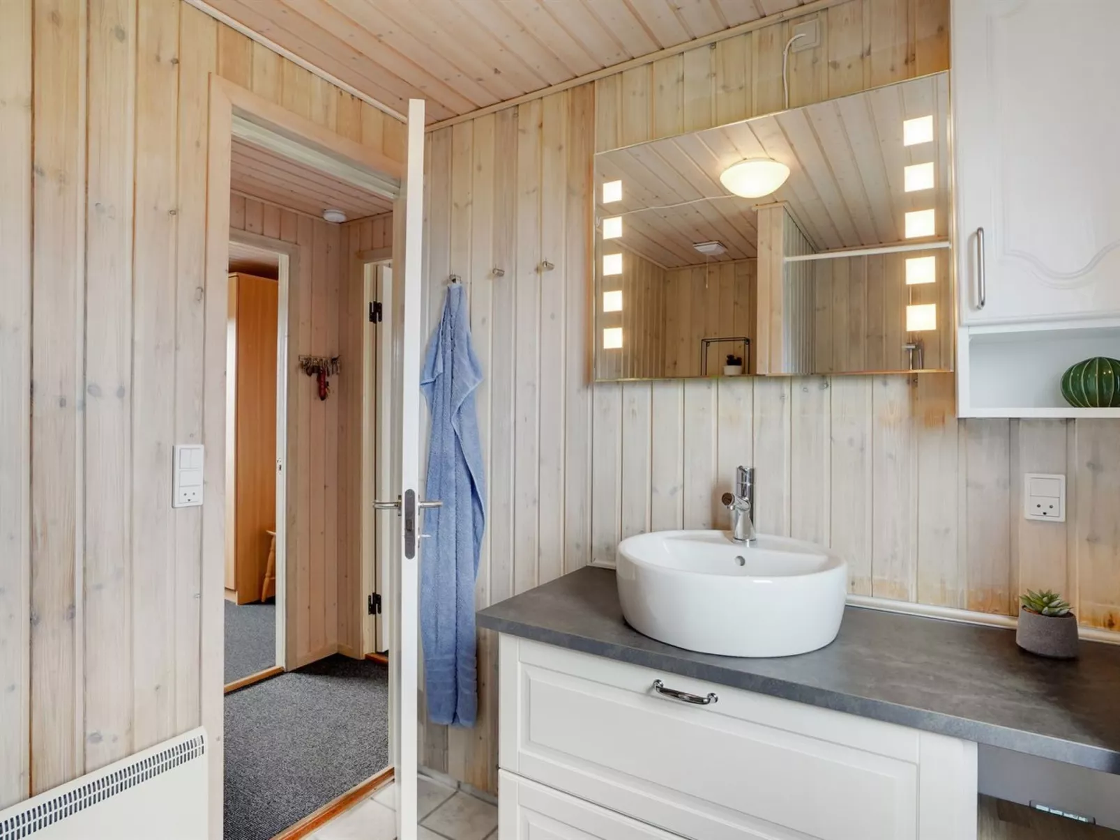 "Asmir" - 1.1km from the sea-Inside