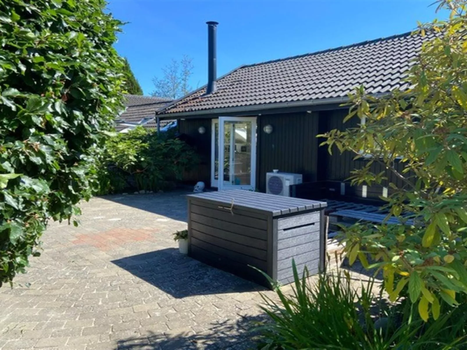 "Hughe" - 1.3km from the sea-Dehors