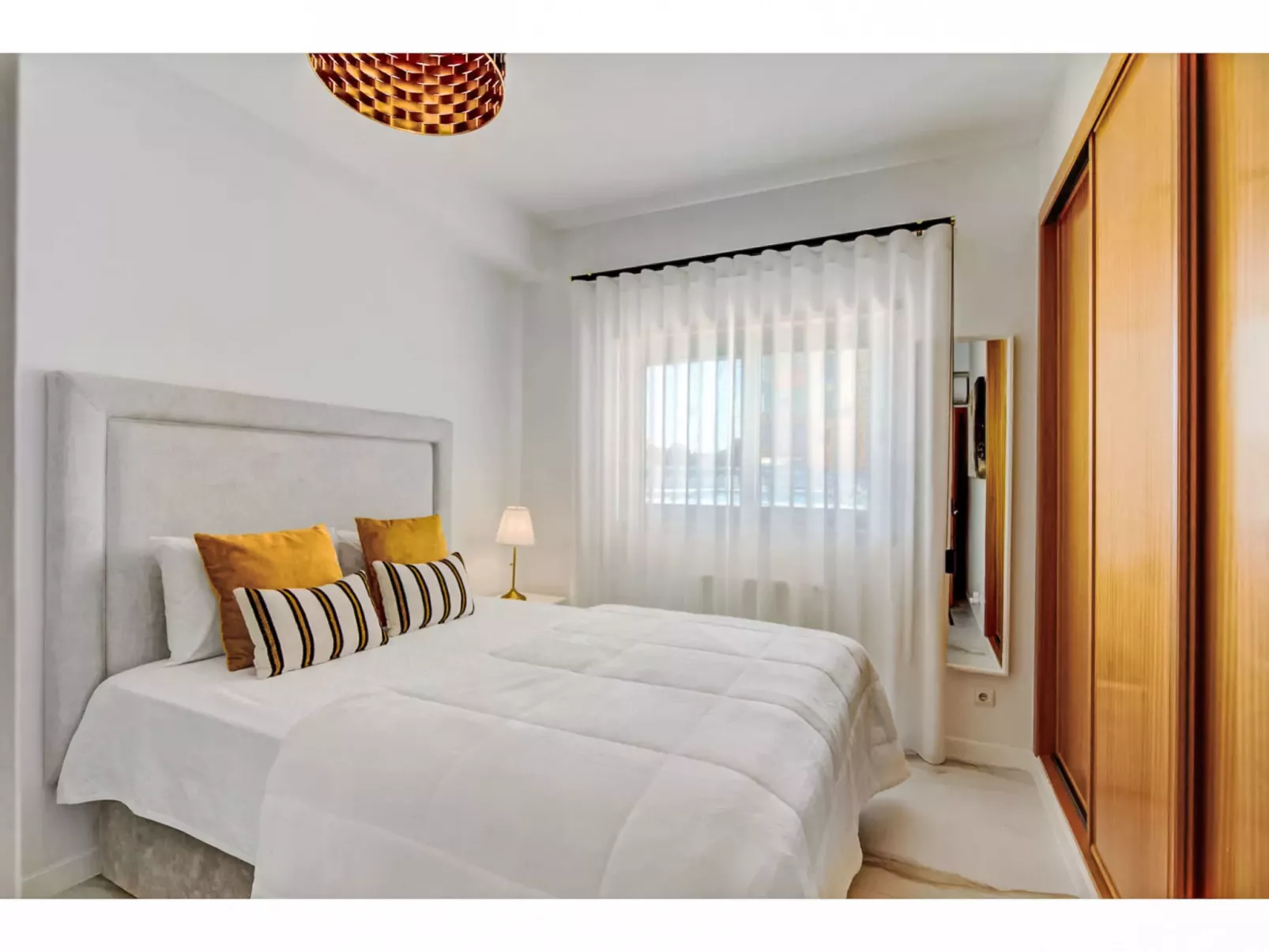 W Marina - Sunny Way-Inside