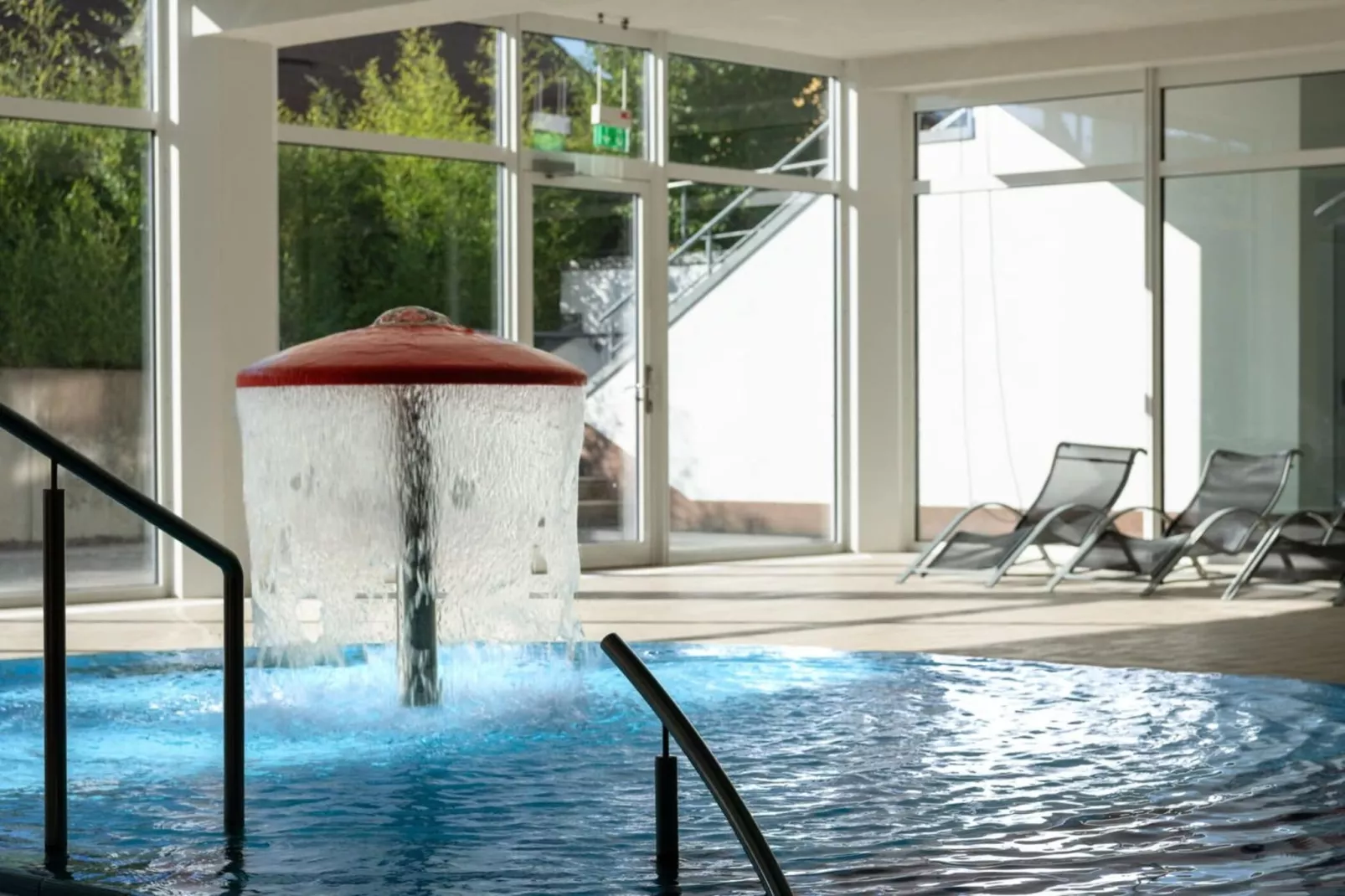 Schneeeule 209-Swimming pool