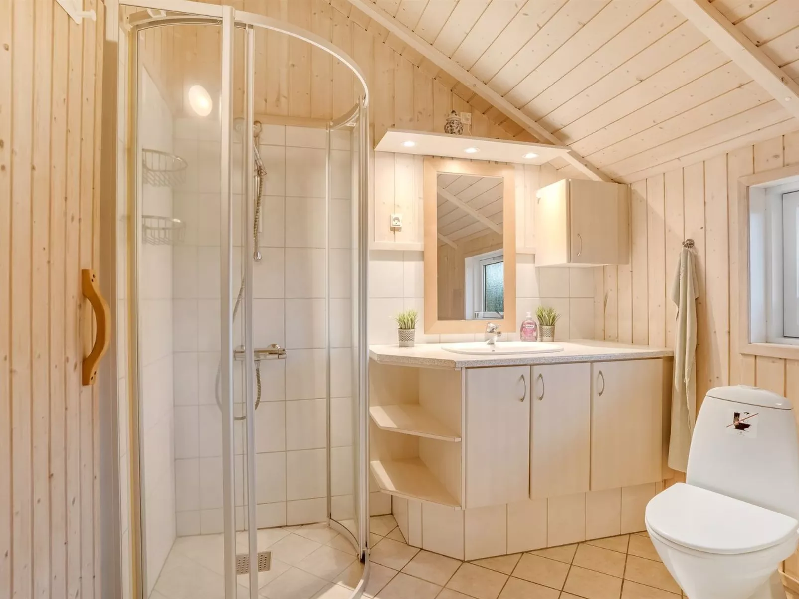 "Bryngeir" - 100m from the sea-Drinnen