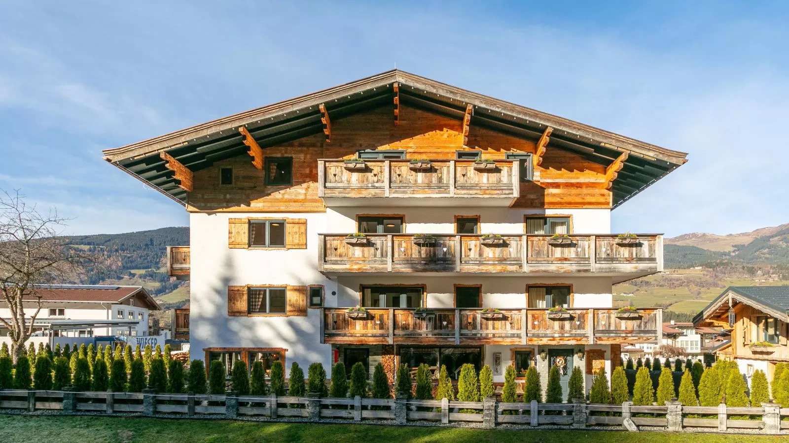 Bergzeit Hollersbach L-Exterior in winter