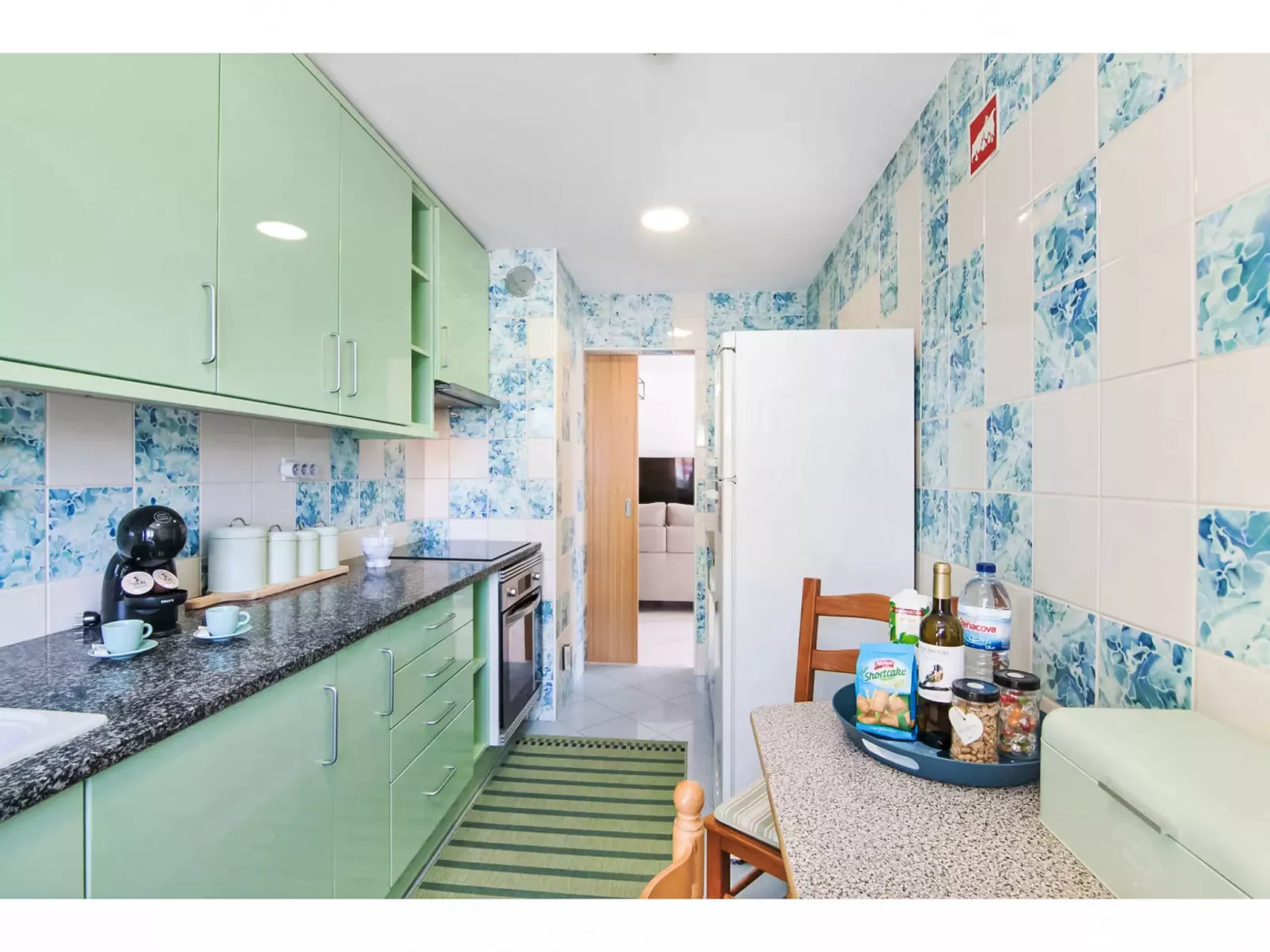 W Marina - Sunny Way-Inside