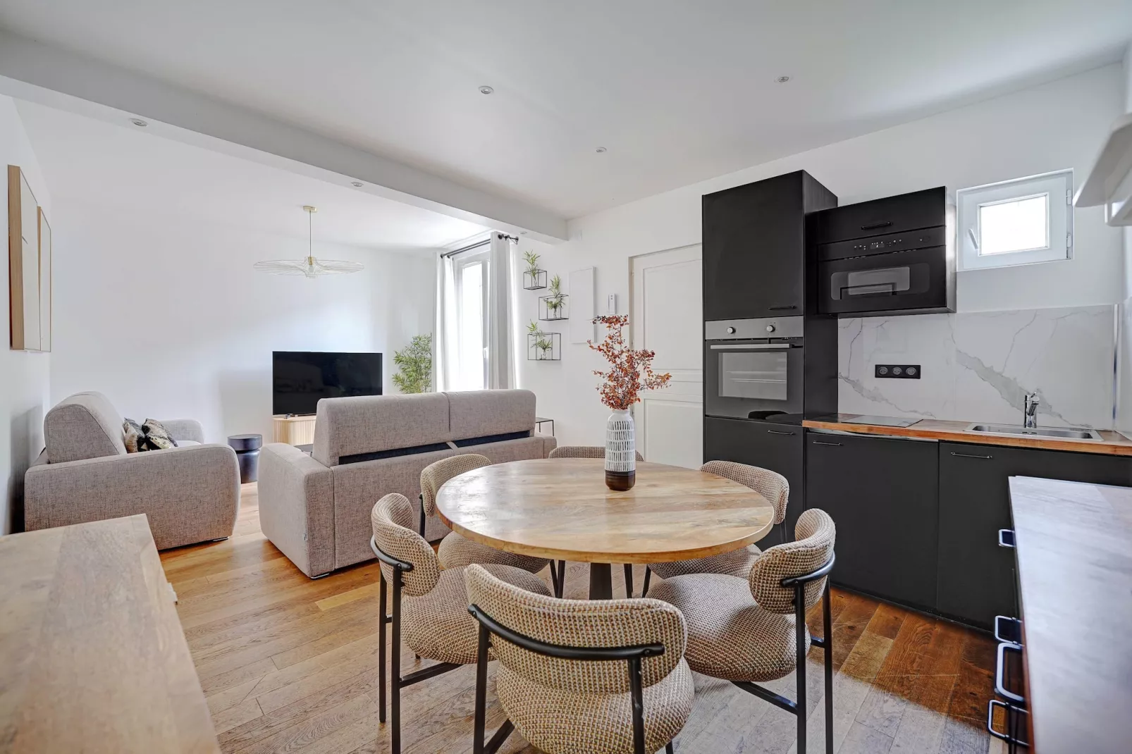 PC-7-ORSEL-Dining room