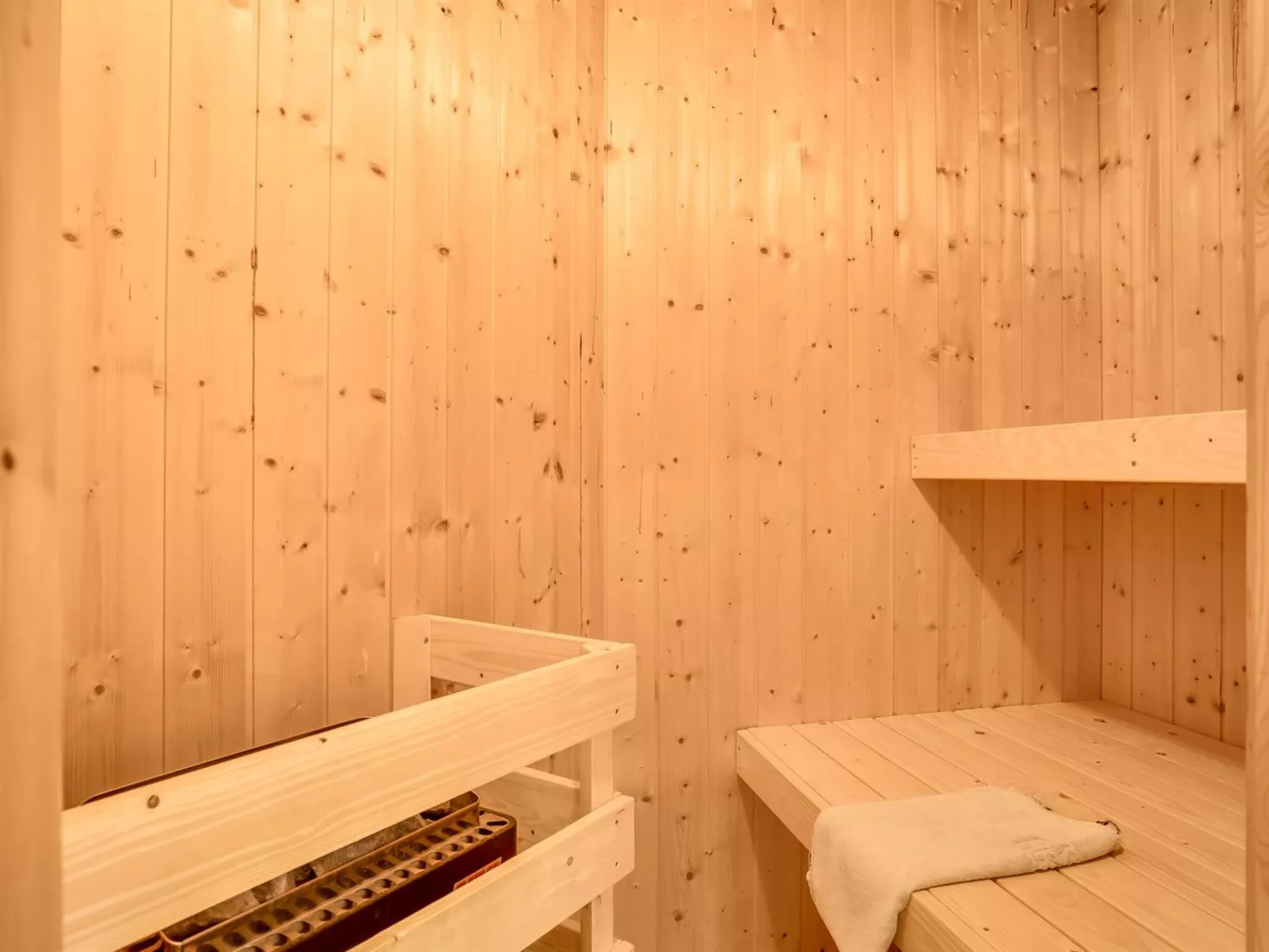 "Bryngeir" - 100m from the sea-Drinnen