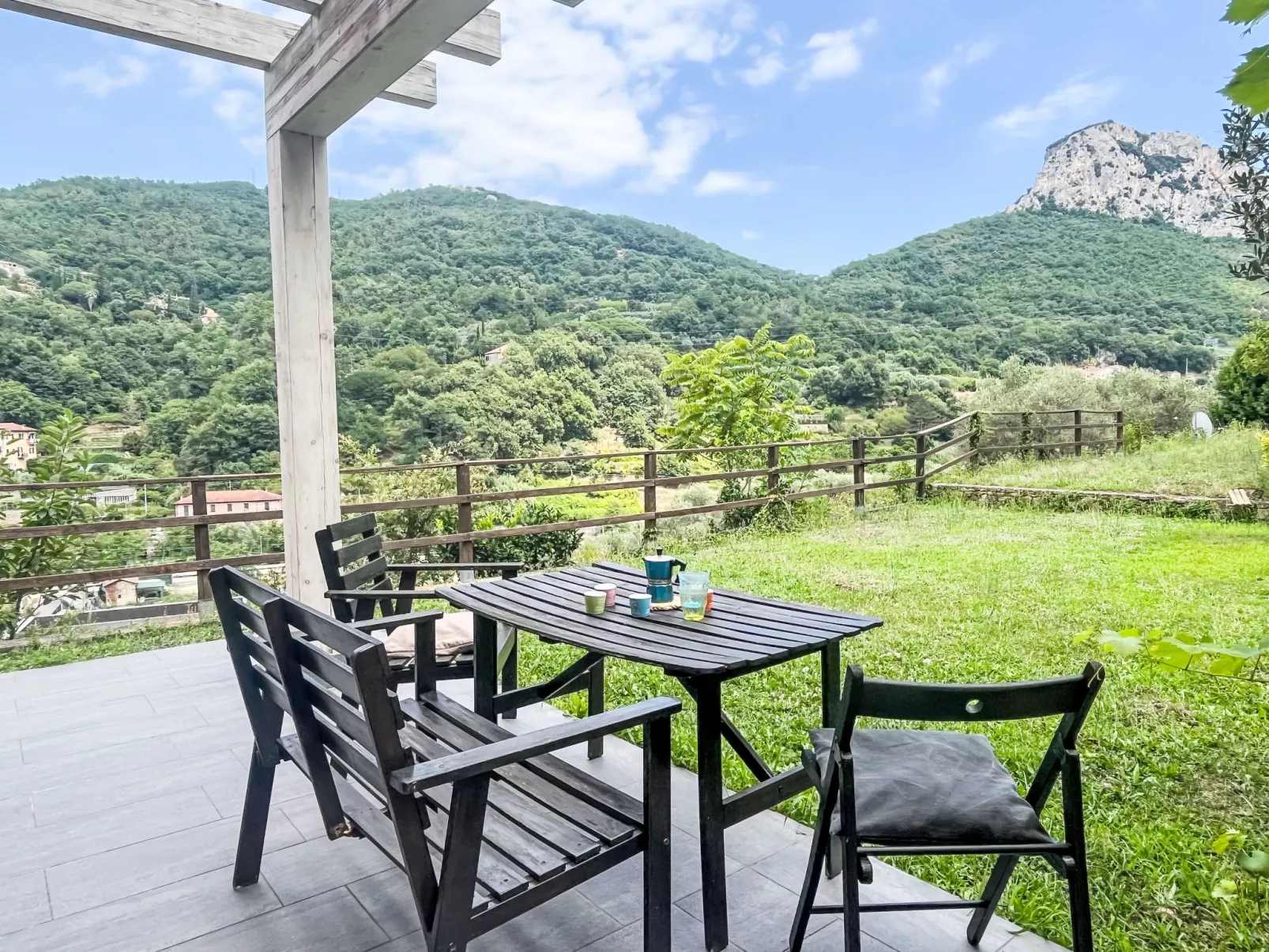 Le radici dell´ulivo-Outside